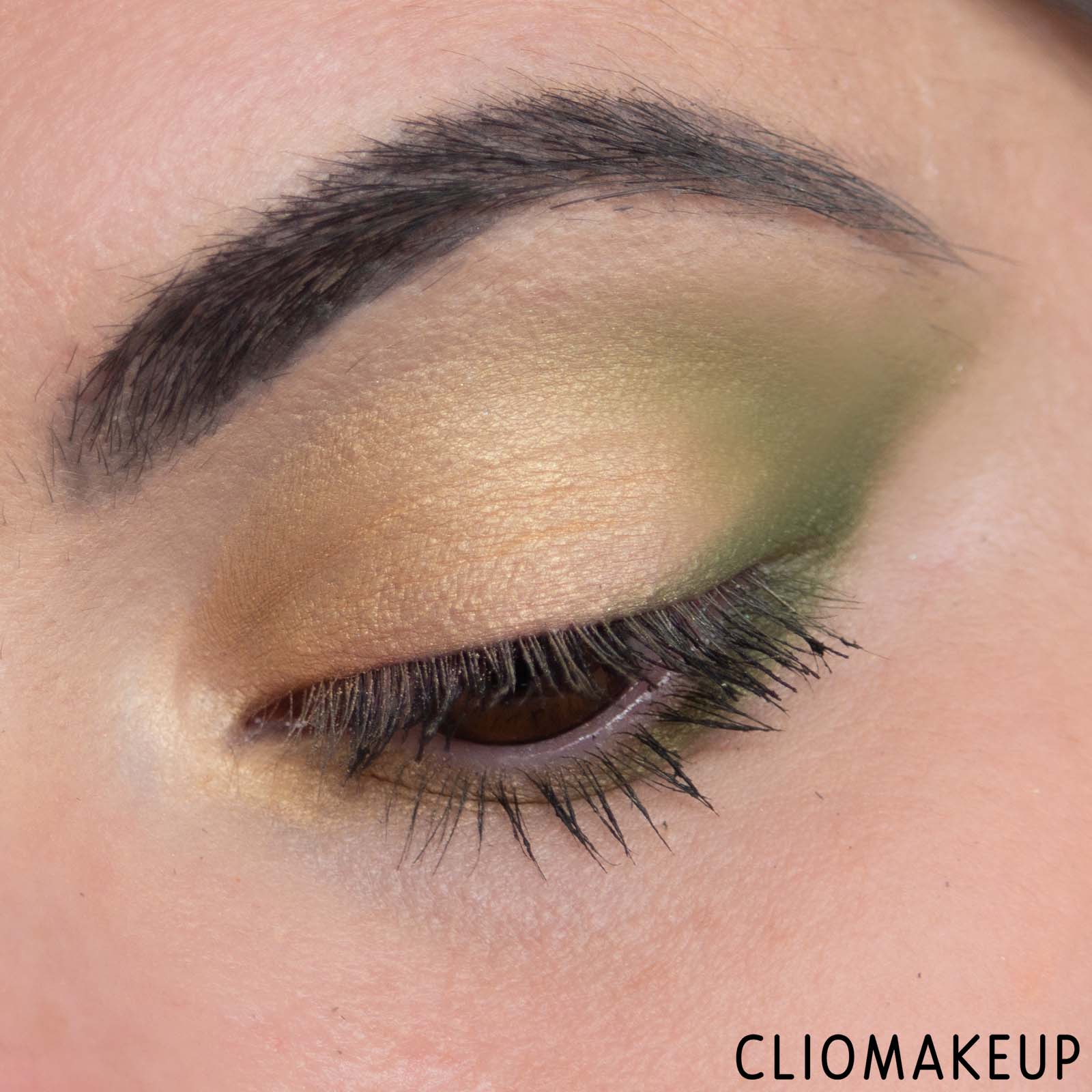 cliomakeup-recensione-ombretti-kiko-green-me-eyeshadow-8