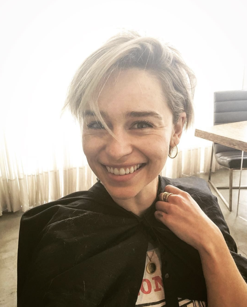 cliomakeup-tagli-capelli-corti-primavera-2022-emilia-clarke