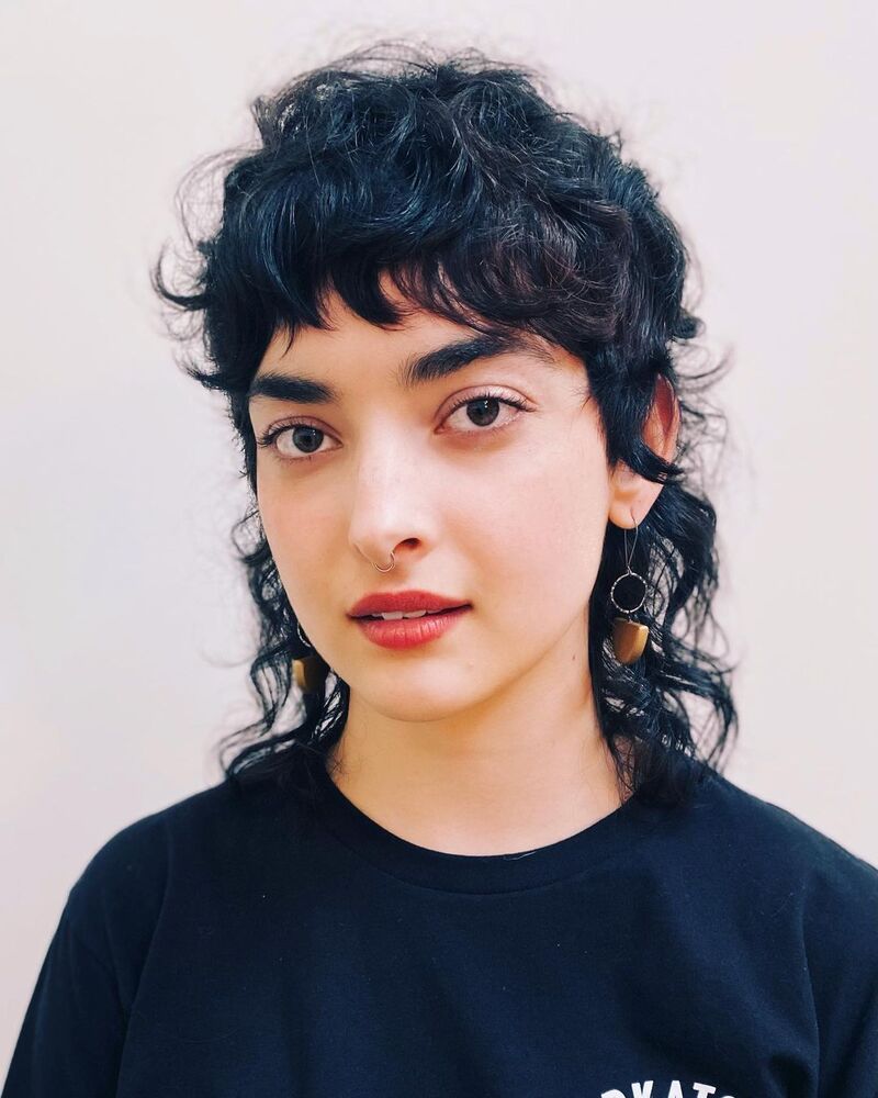 cliomakeup-tagli-capelli-corti-primavera-2022-mullet-capelli-mossi