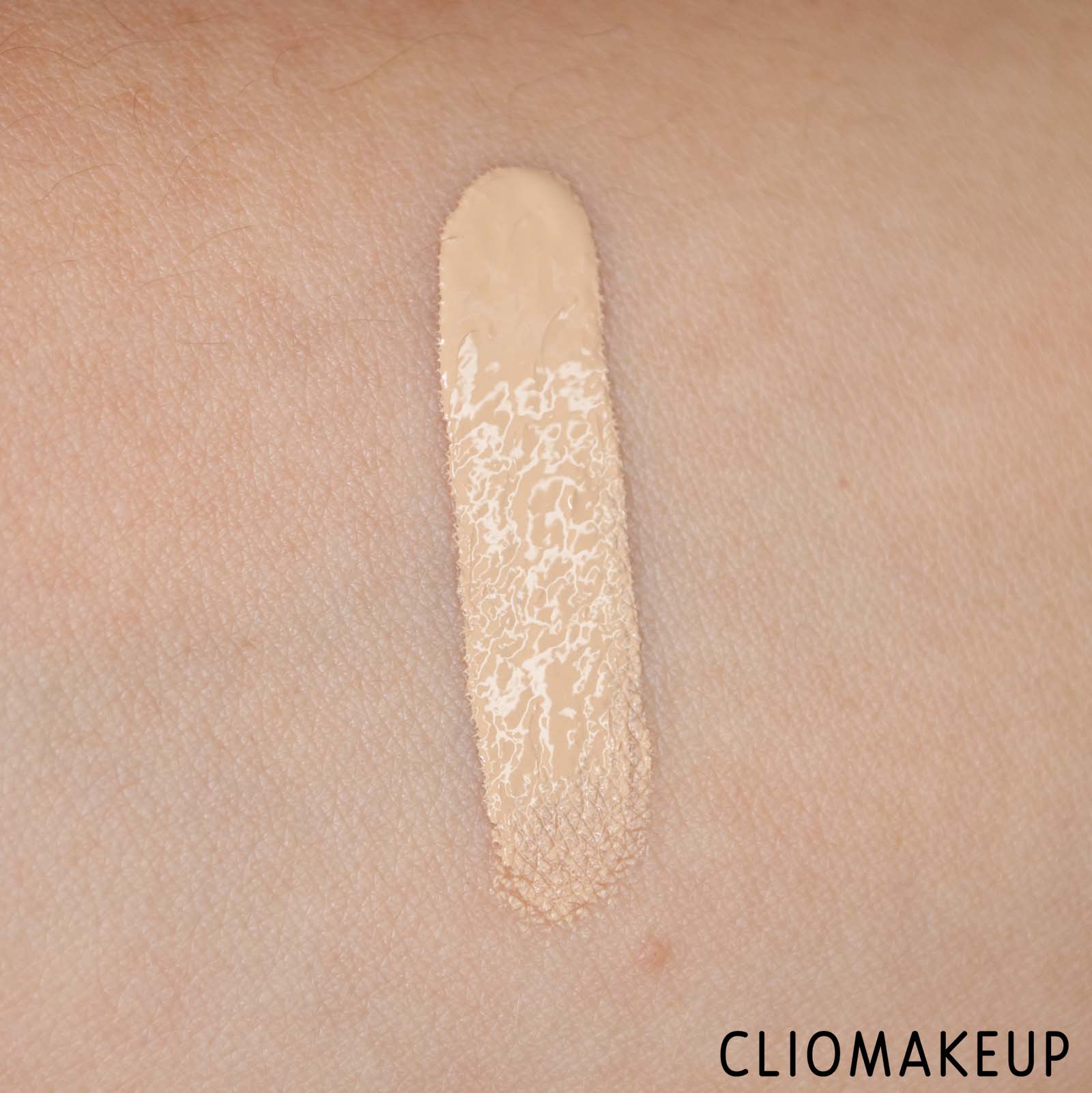 cliomakeup-recensione-correttore-dior-backstage-flash-perfector-concealer-7