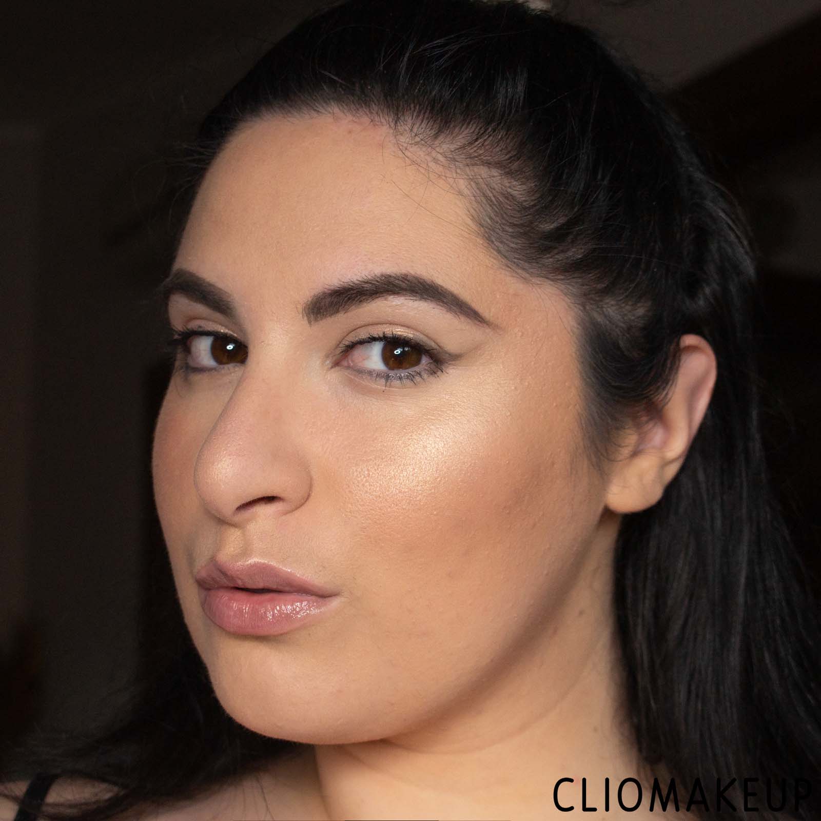 cliomakeup-recensione-illuminante-astra-cest-glow-highlighter-13