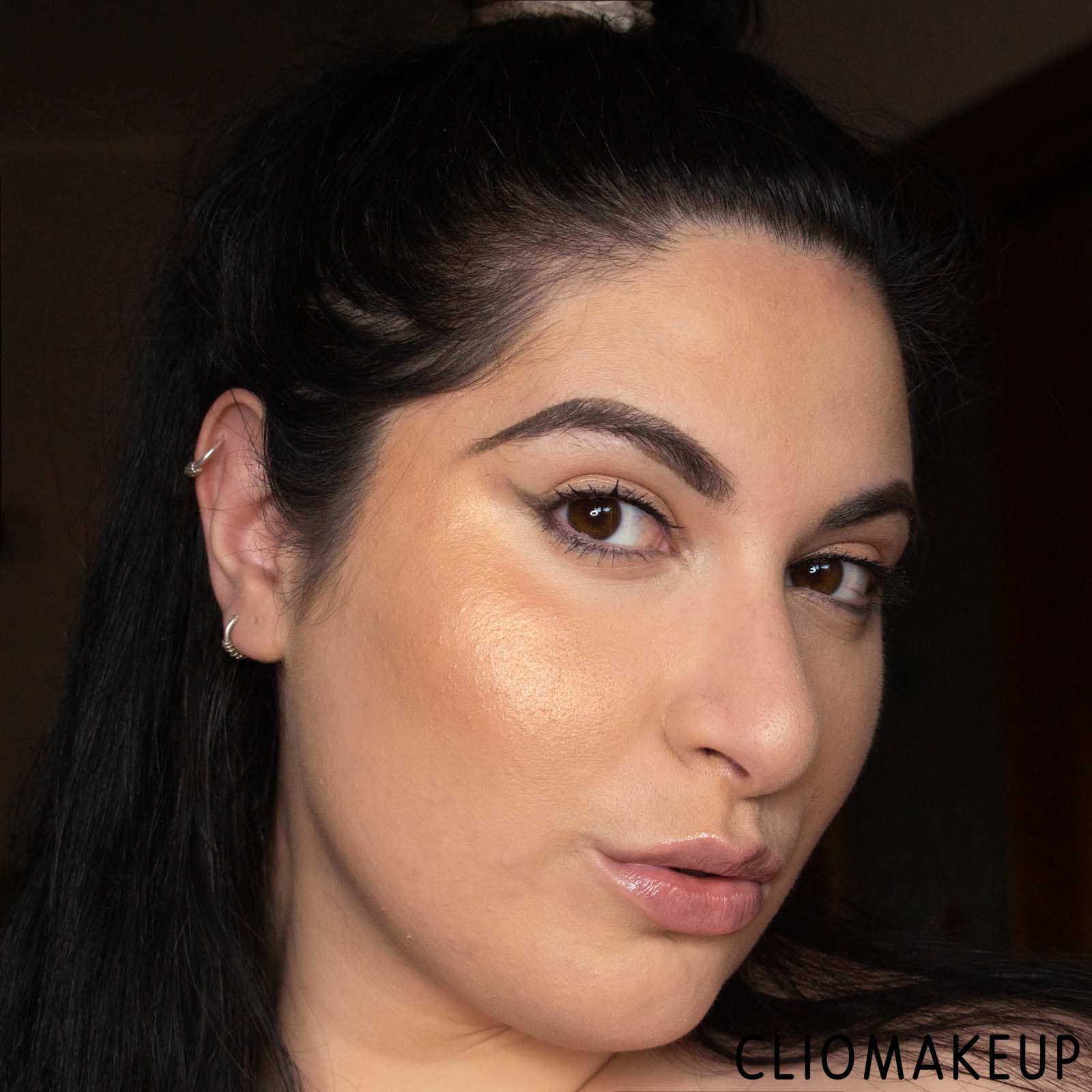 cliomakeup-recensione-illuminante-astra-cest-glow-highlighter-15