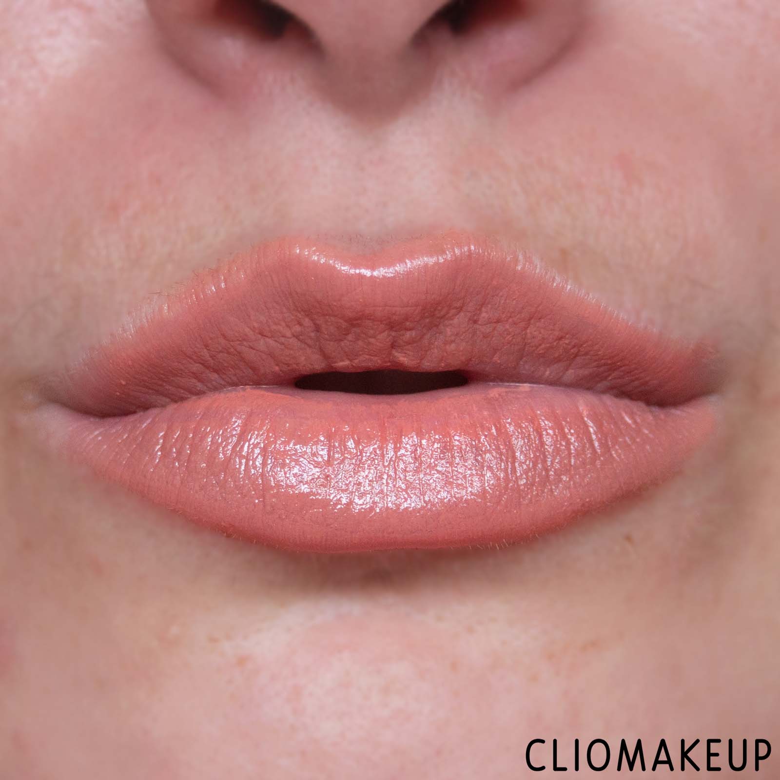 cliomakeup-recensione-rossetti-mac-wild-cherry-love-me-lipstick-10