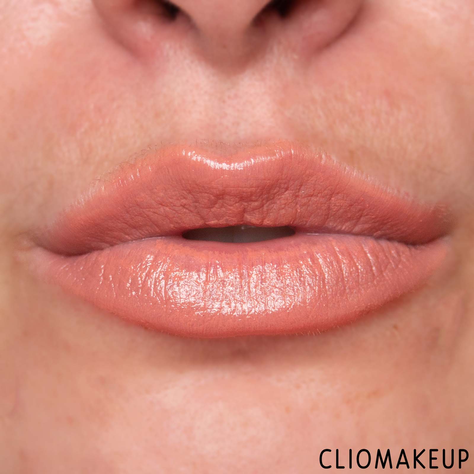 cliomakeup-recensione-rossetti-mac-wild-cherry-love-me-lipstick-11