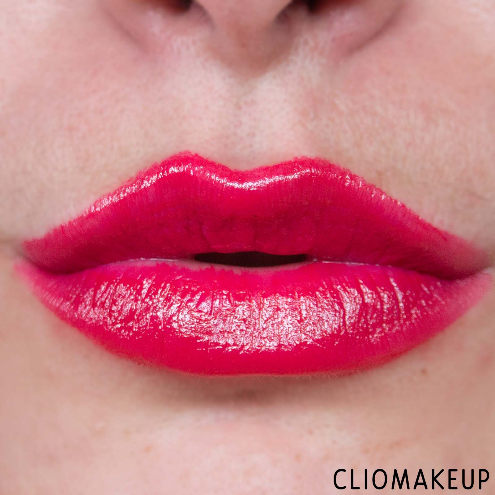 cliomakeup-recensione-rossetti-mac-wild-cherry-love-me-lipstick-12