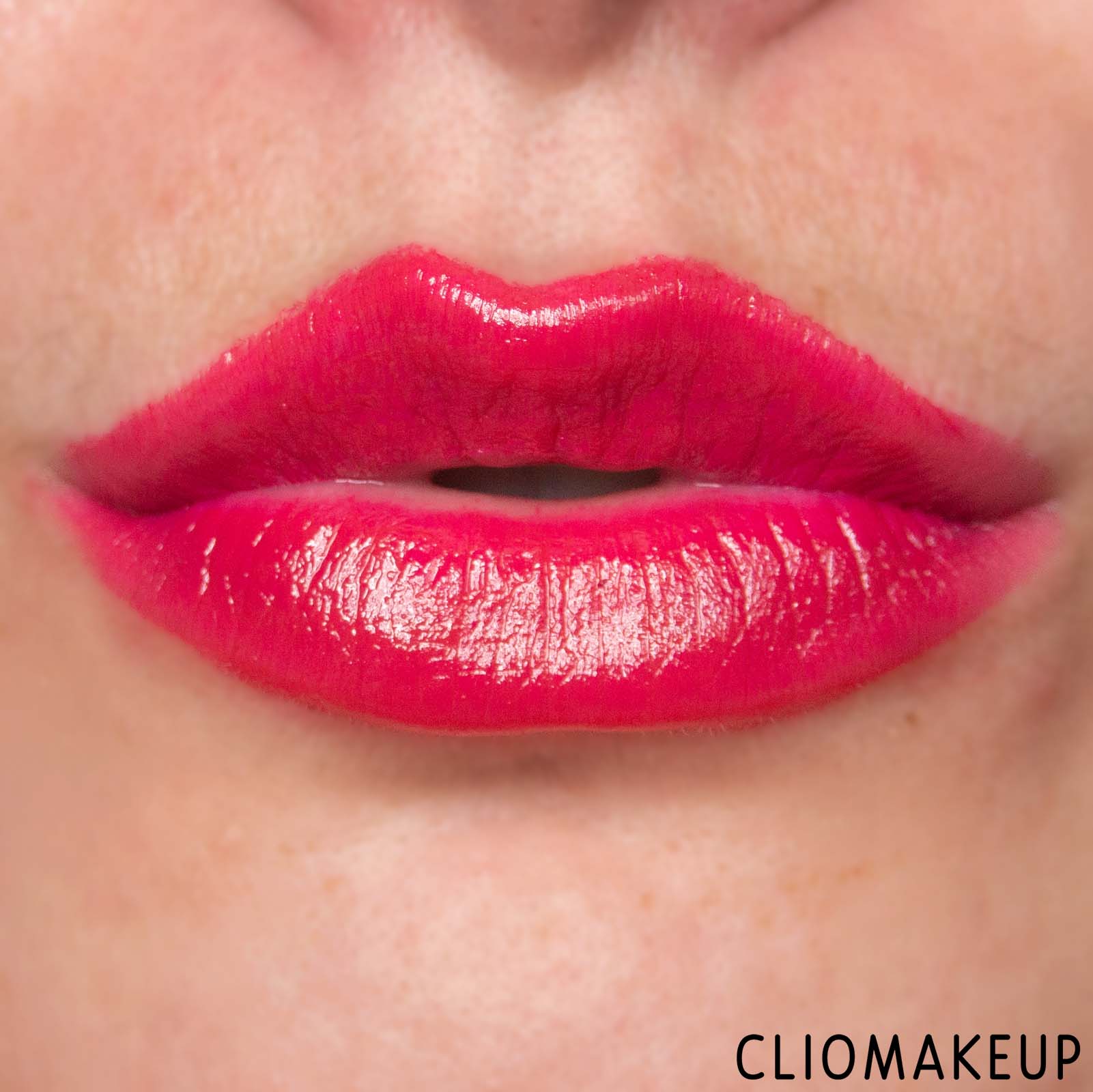 cliomakeup-recensione-rossetti-mac-wild-cherry-love-me-lipstick-13