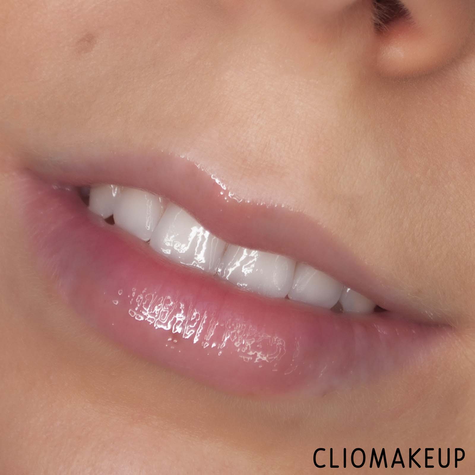 cliomakeup-recensione-gloss-huda-beauty-silk-balm-icy-cooling-lip-plumper-11