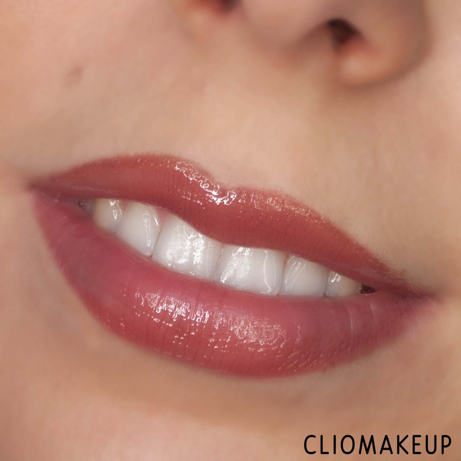 cliomakeup-recensione-gloss-huda-beauty-silk-balm-icy-cooling-lip-plumper-13