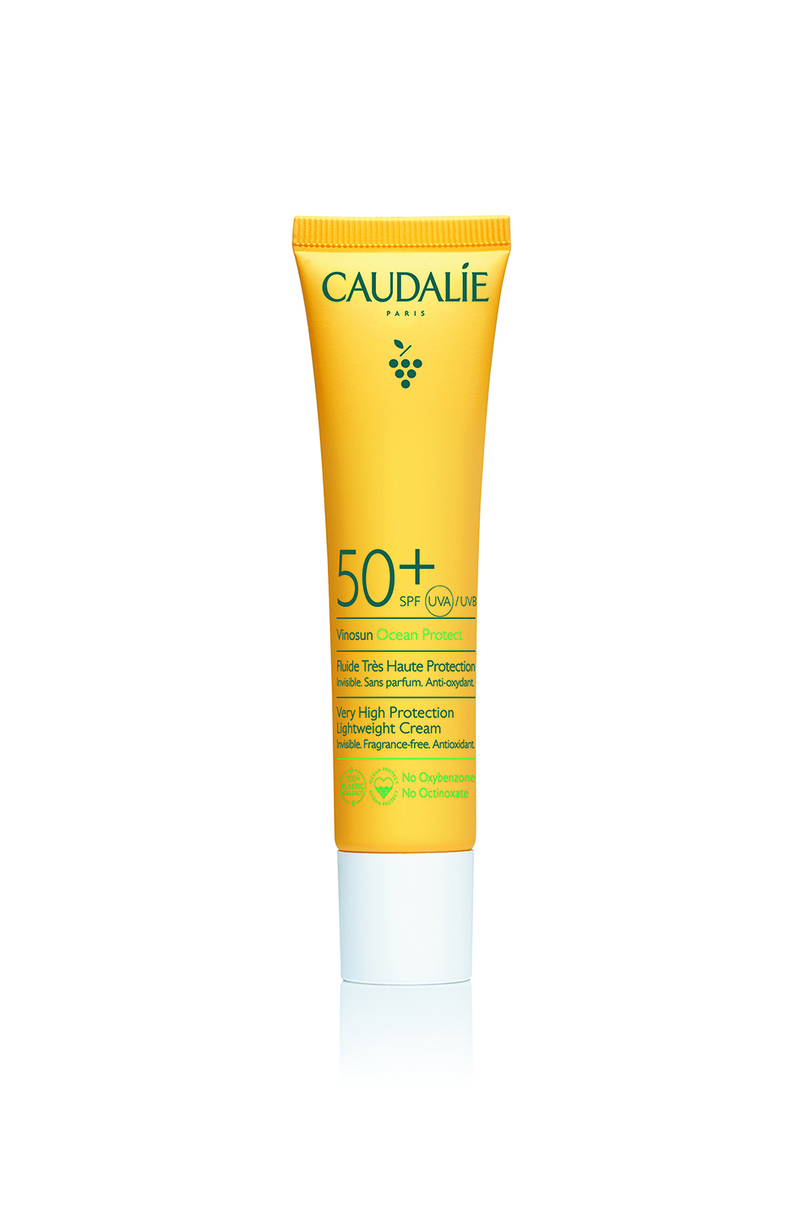 cliomakeup-solari-2022-proteggono-oceani-Caudalie Vinosun Fluide Très Haute Protection SPF50