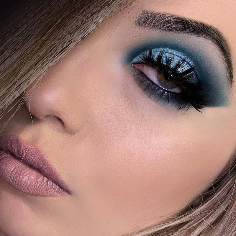 come-truccare-occhi-marroni-blu-petrolio