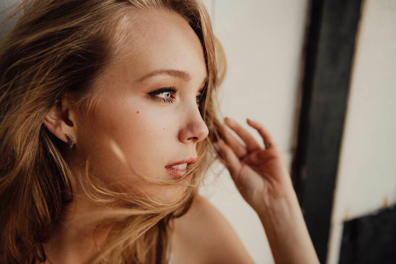 cliomakeup-come-non-far-ingiallire-capelli-mare-biondi