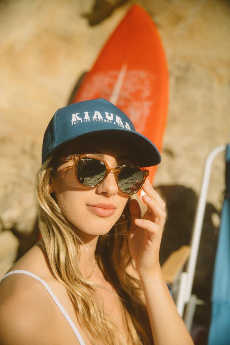 cliomakeup-come-non-far-ingiallire-capelli-mare-cappello