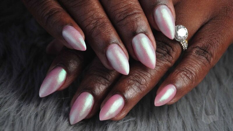 cliomakeup-pearly-nails-contrasto