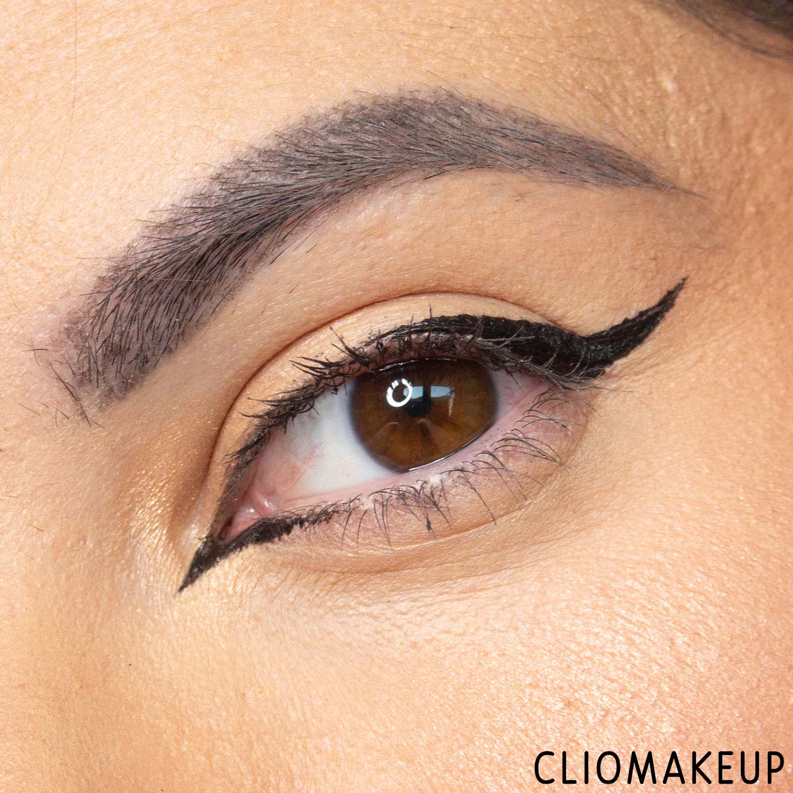 cliomakeup-recensione-eyeliner-wycon-micron-tip-waterproof-eyeliner-15