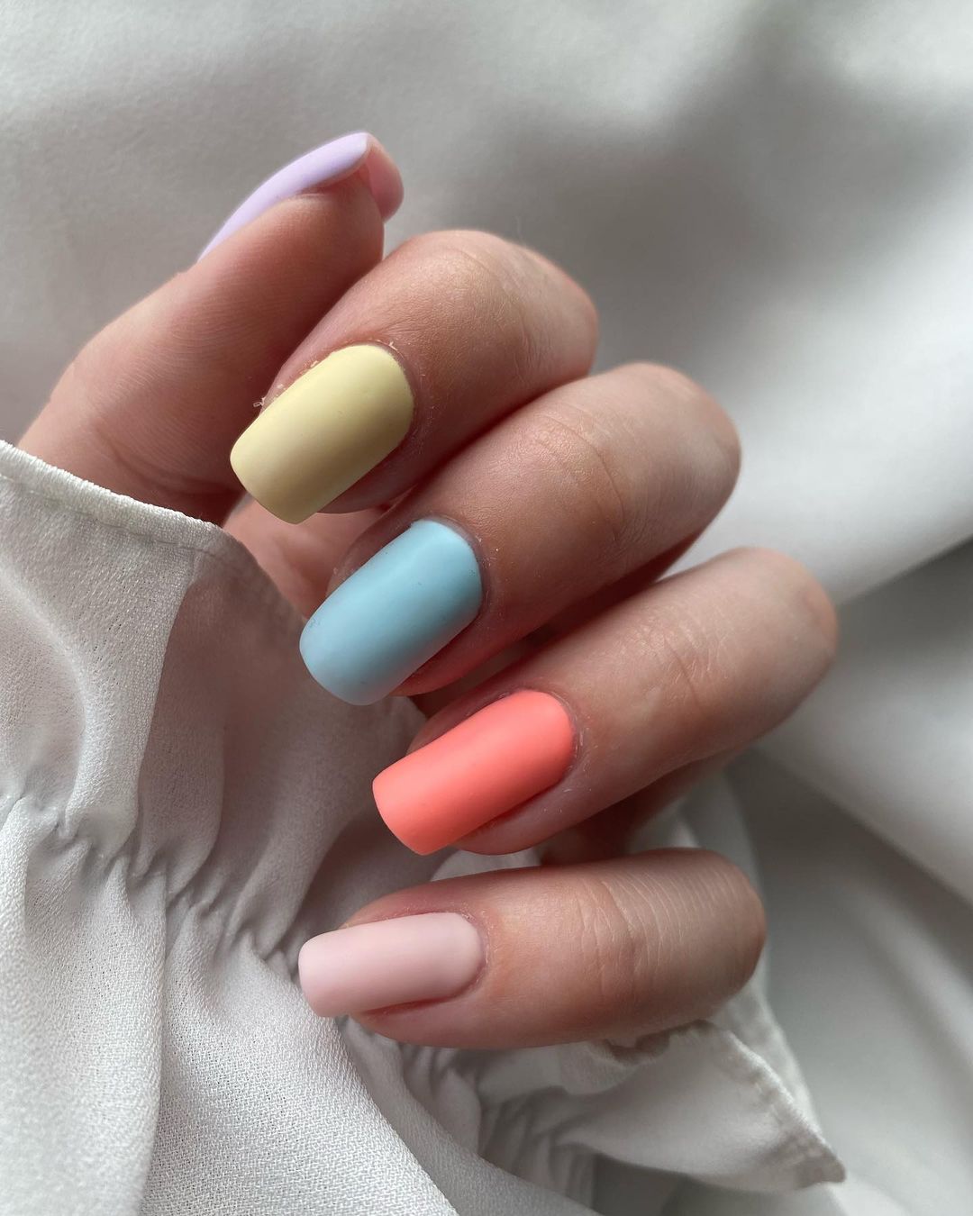 cliomakeup-tendenze-unghie-vacanze-2022-6