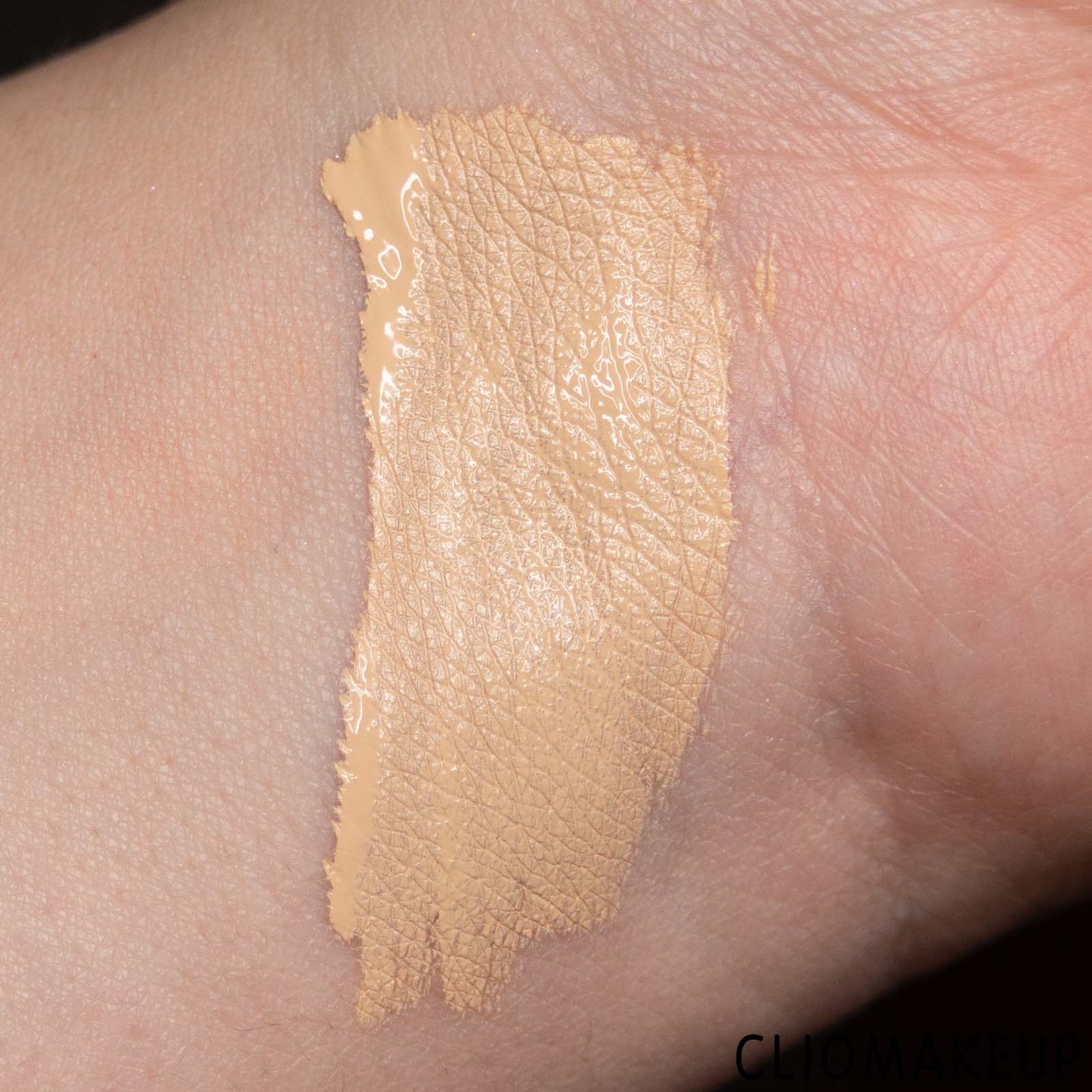 cliomakeup-recensione-correttore-wycon-comfy-wear-liquid-concealer-7