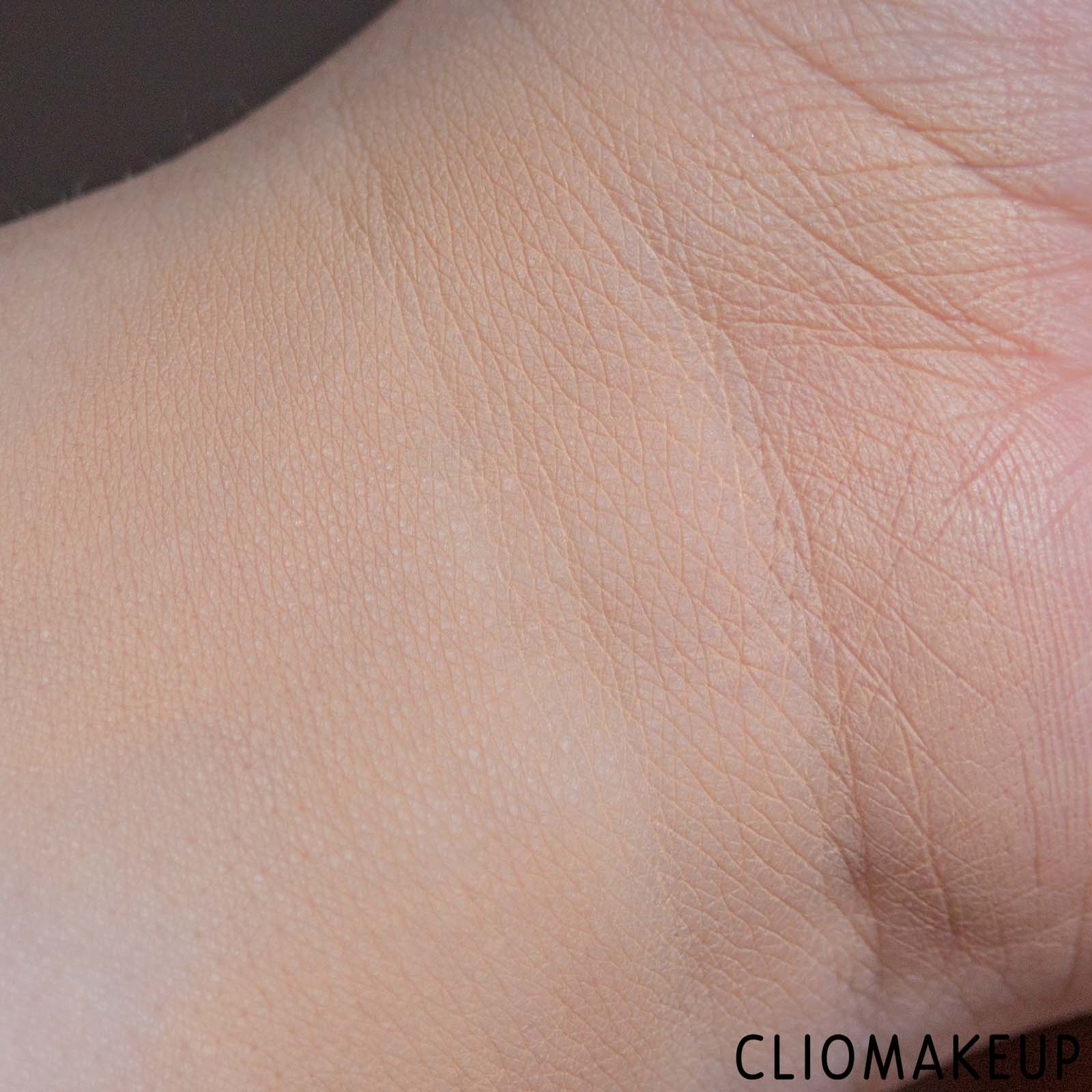 cliomakeup-recensione-correttore-wycon-comfy-wear-liquid-concealer-8