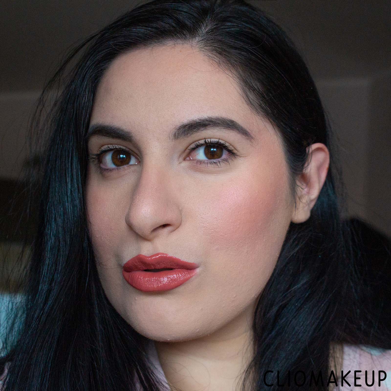 cliomakeup-recensione-fondotinta-elf-camo-powder-foundation-14