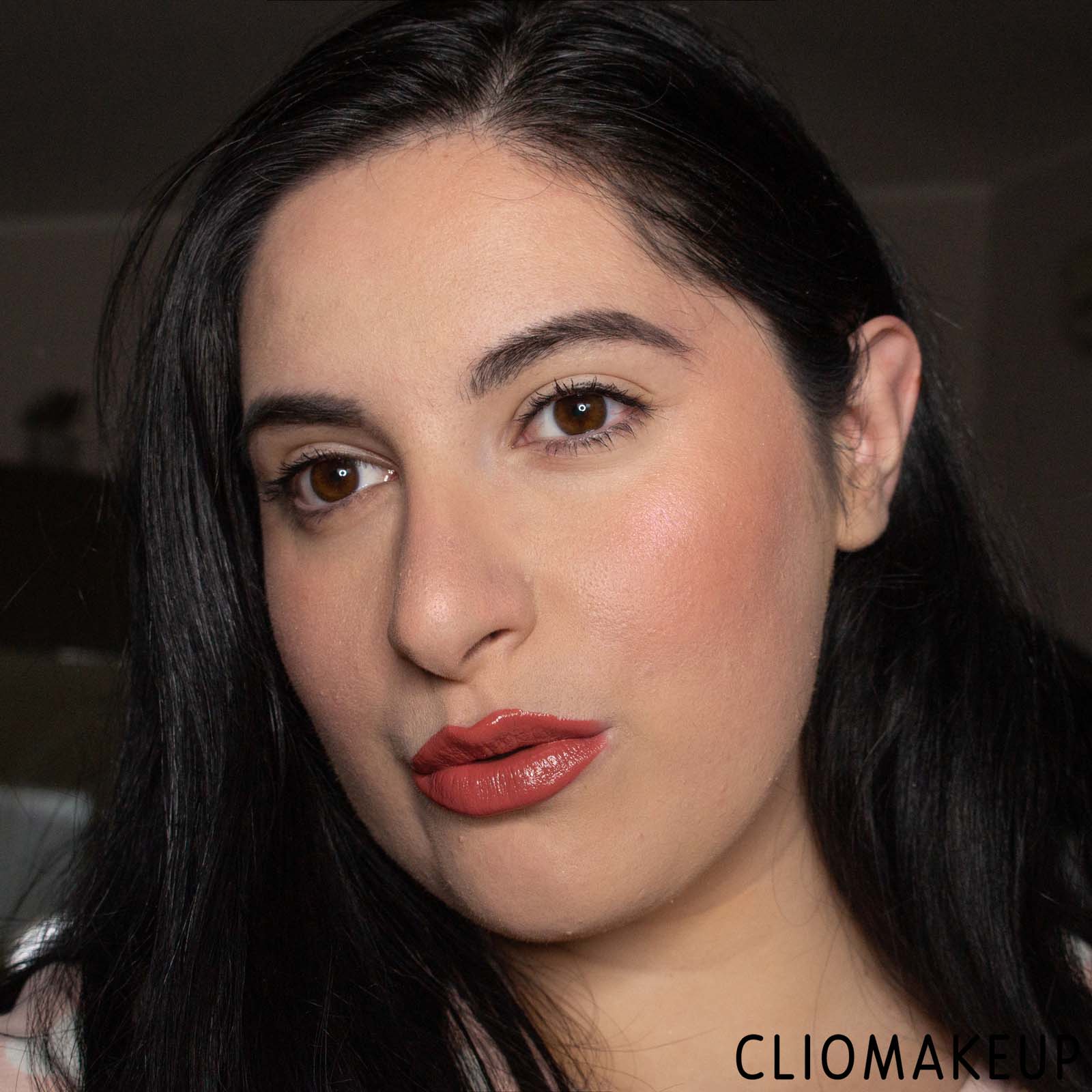 cliomakeup-recensione-fondotinta-elf-camo-powder-foundation-15