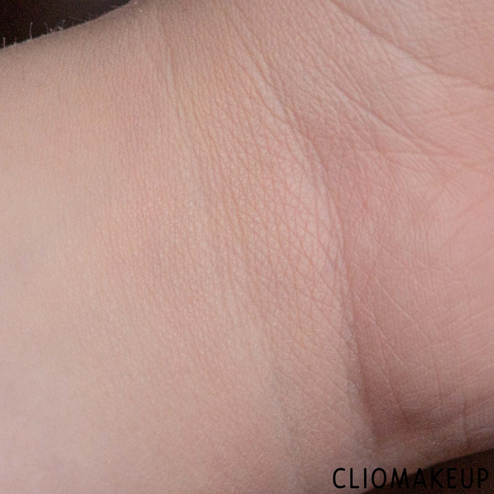 cliomakeup-recensione-fondotinta-elf-camo-powder-foundation-8