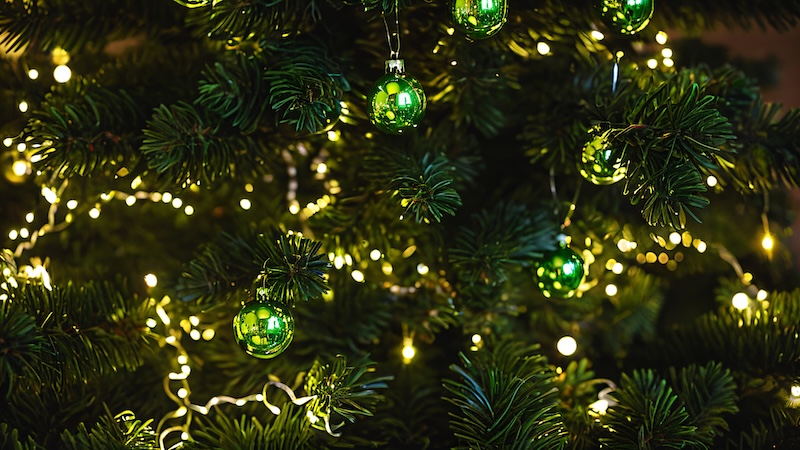 decorare-albero-natale-luci