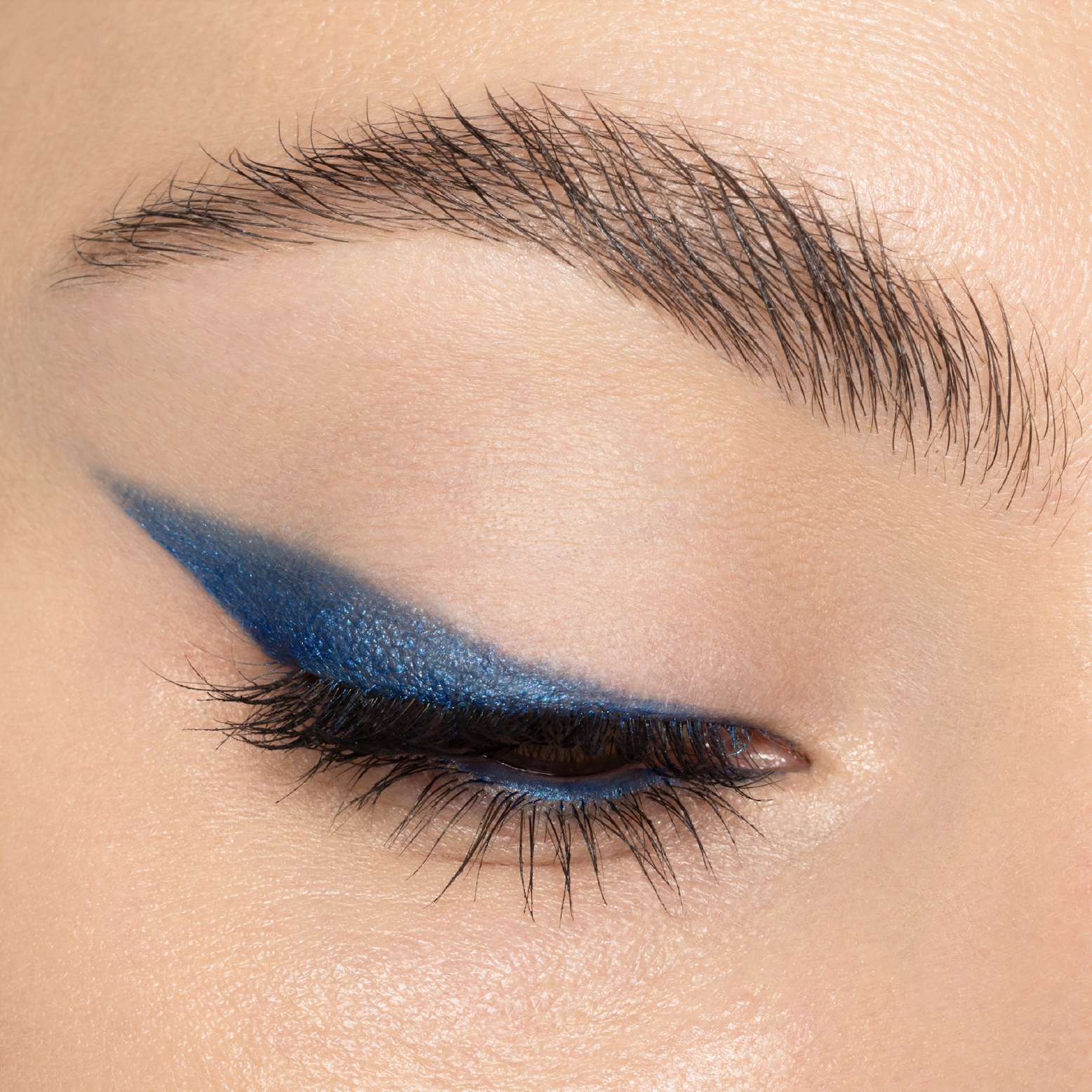 cliomakeup-alldaylove-matite-occhi-06-atlantic-indossato-01