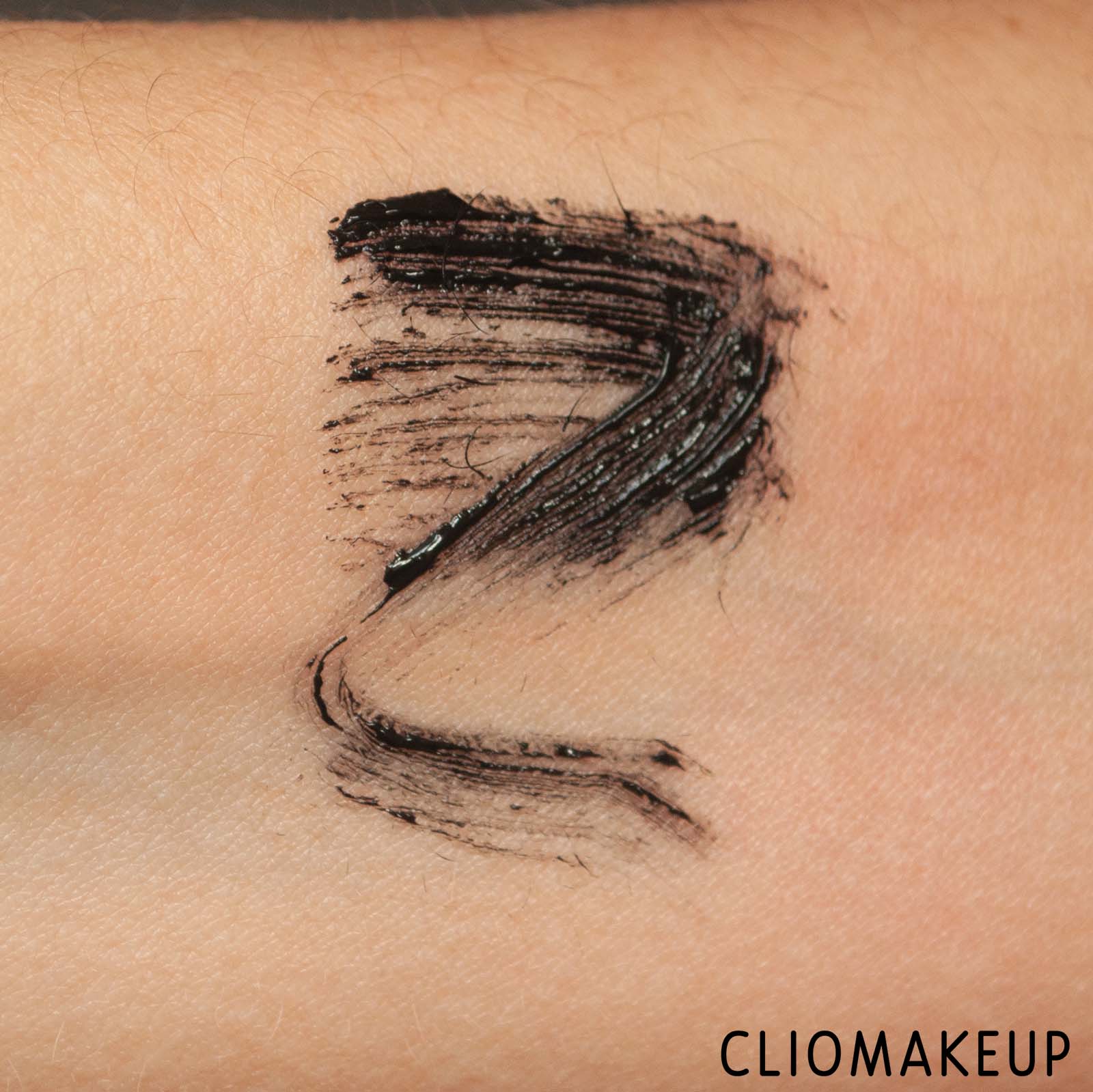 cliomakeup-recensione-mascara-revolution-lift-e-define-5d-lash-waterproof-extreme-extension-mascara-6