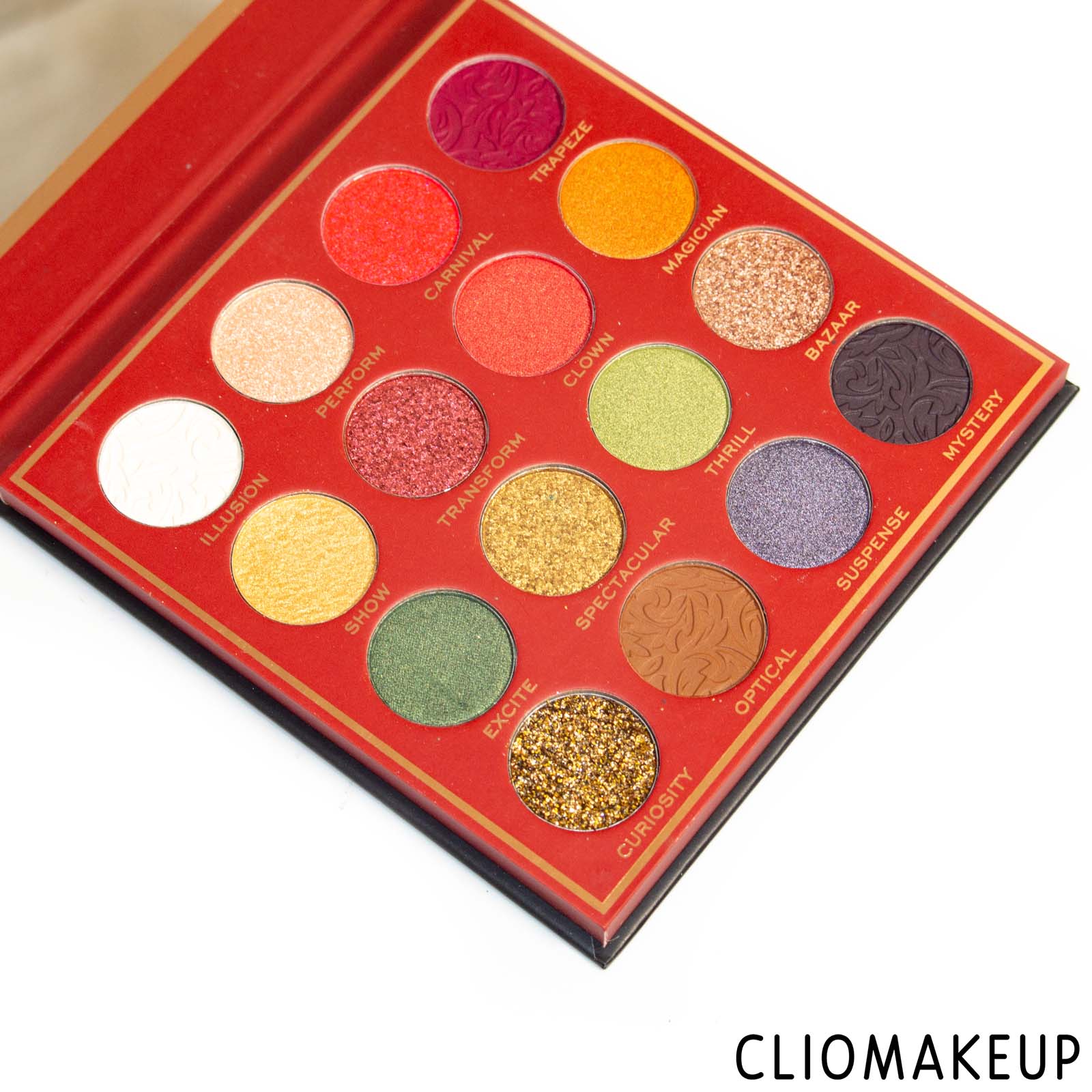 cliomakeup-recensione-palette-makeup-revolution-carnival-of-curiosity-shadow-palette-4