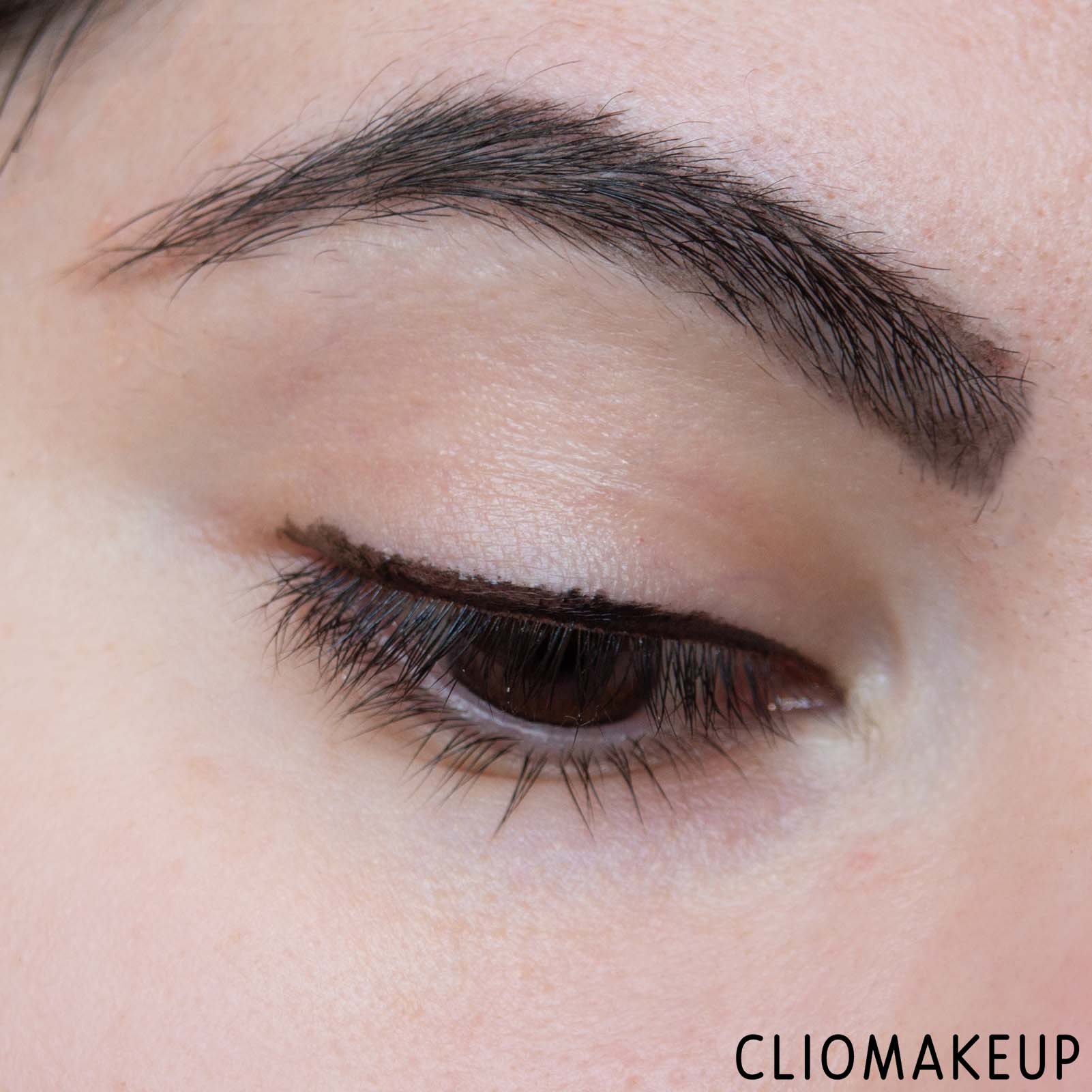 cliomakeup-recensione-eyeliner-essence-lash-princess-eyeliner-nero-waterproof-10