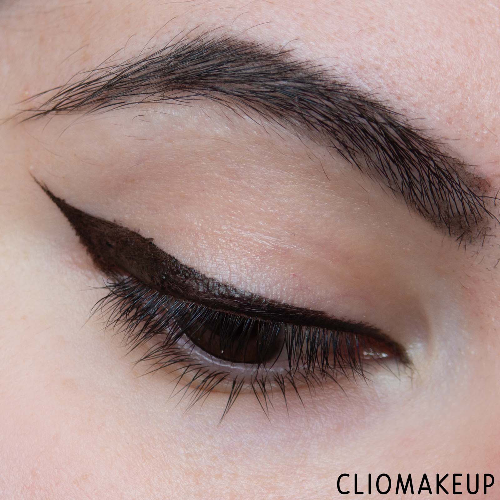 cliomakeup-recensione-eyeliner-essence-lash-princess-eyeliner-nero-waterproof-13