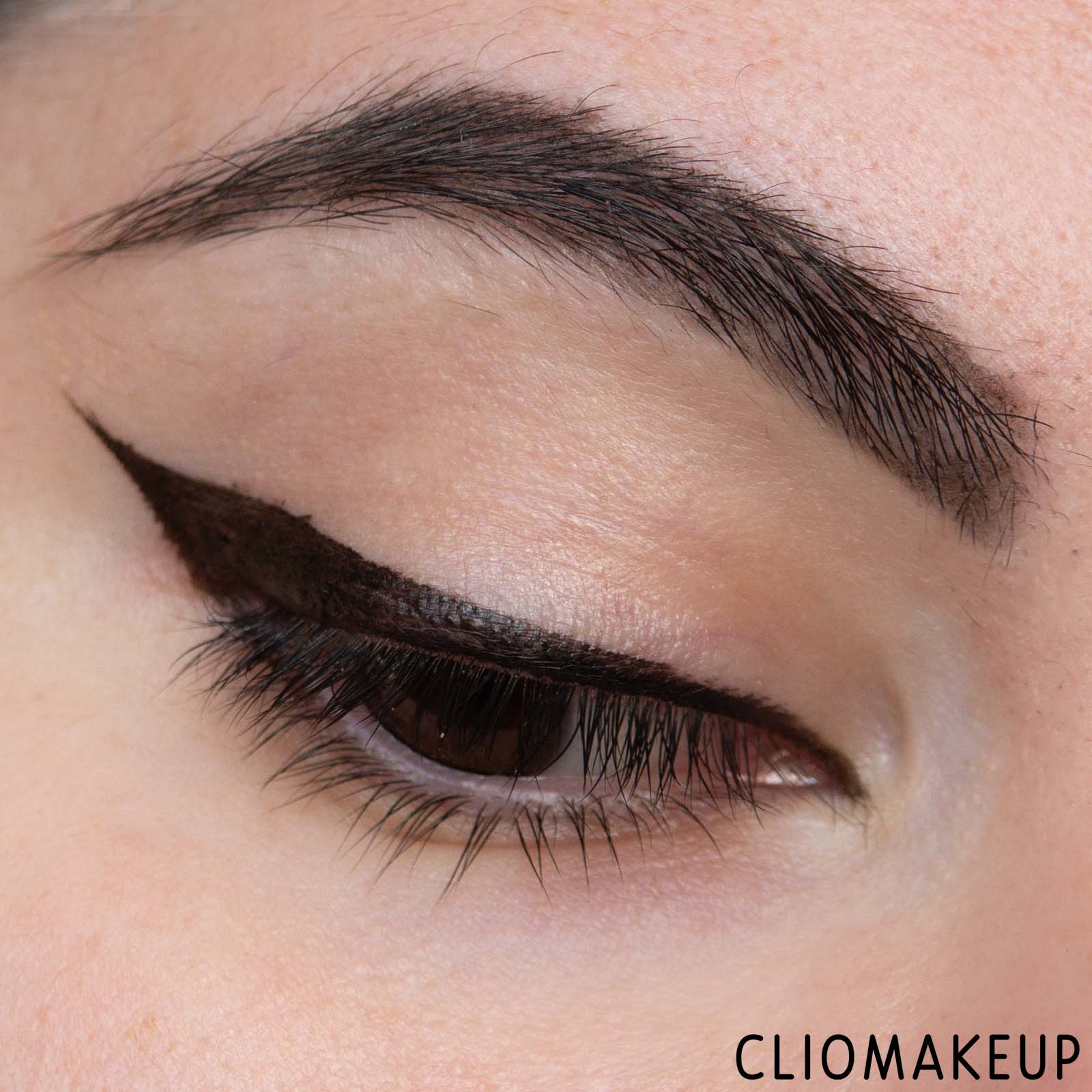 cliomakeup-recensione-eyeliner-essence-lash-princess-eyeliner-nero-waterproof-14