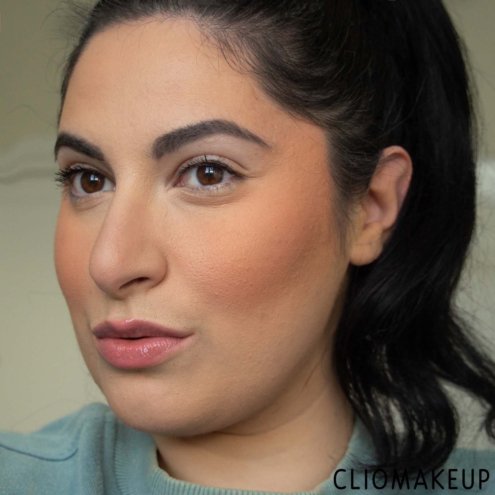 cliomakeup-recensione-palette-viso-revolution-pro-goddess-glow-bronze-e-highlight-palette-12