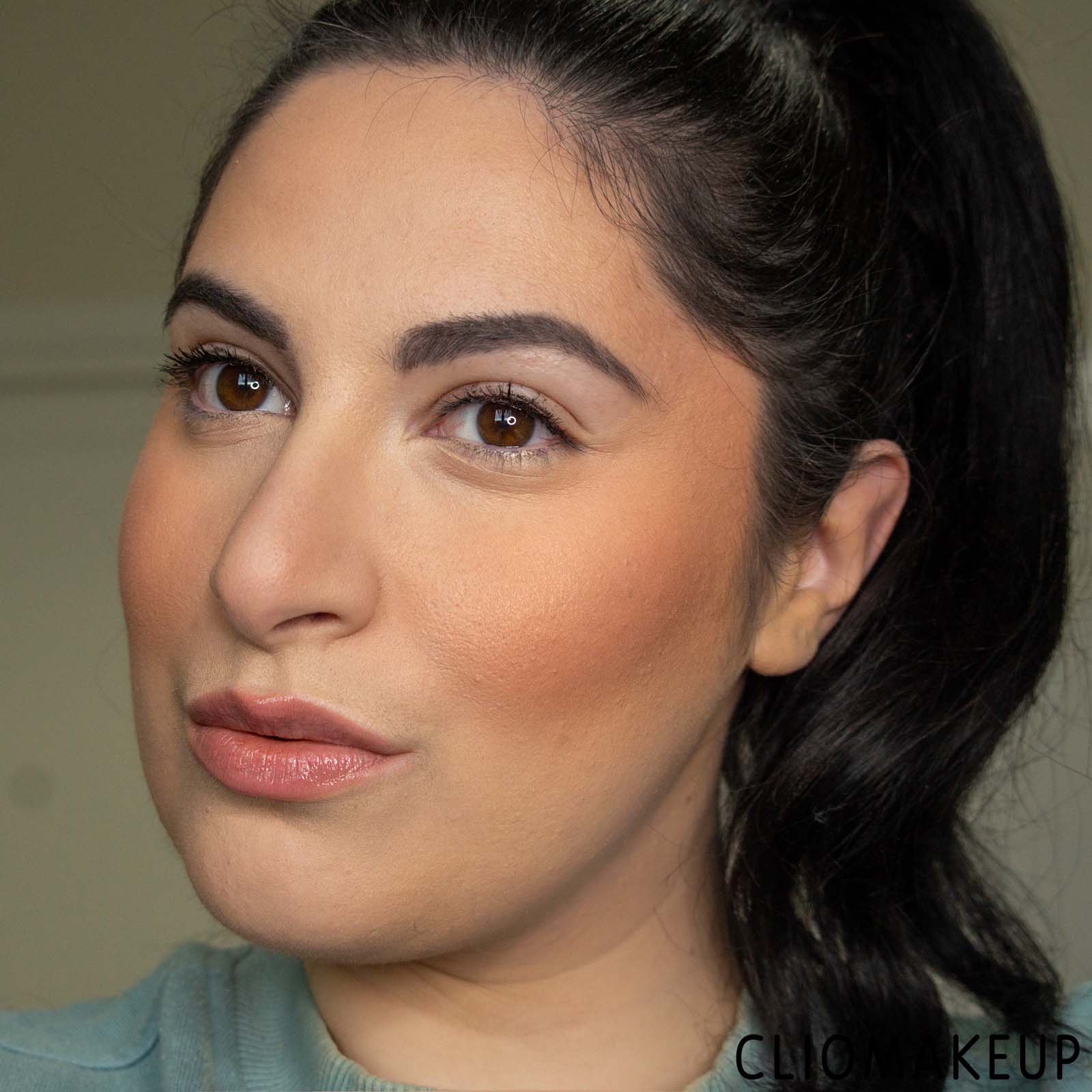 cliomakeup-recensione-palette-viso-revolution-pro-goddess-glow-bronze-e-highlight-palette-13