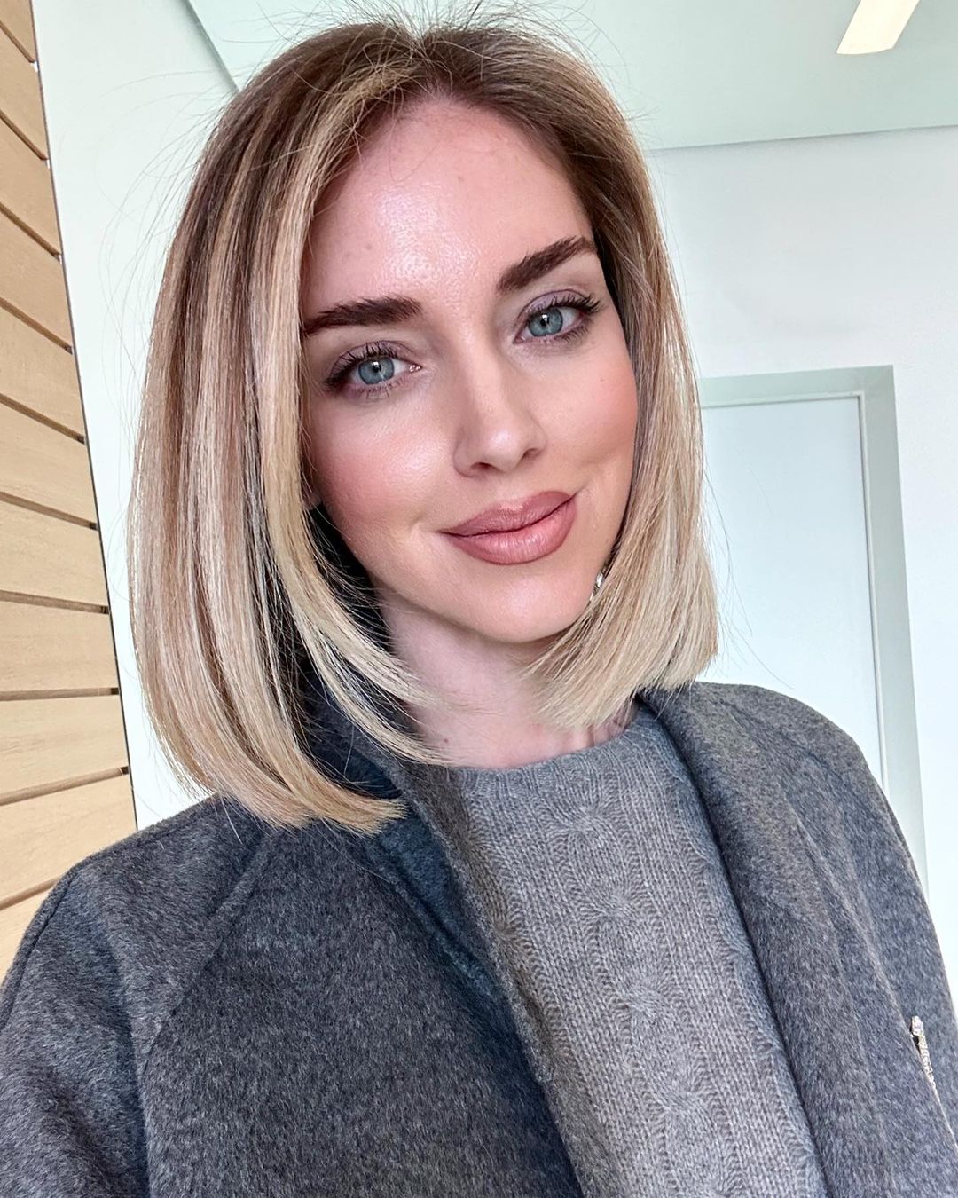 Cliomakeup-caschetto-2023-chiara-ferragni-caschetto-piega-liscia