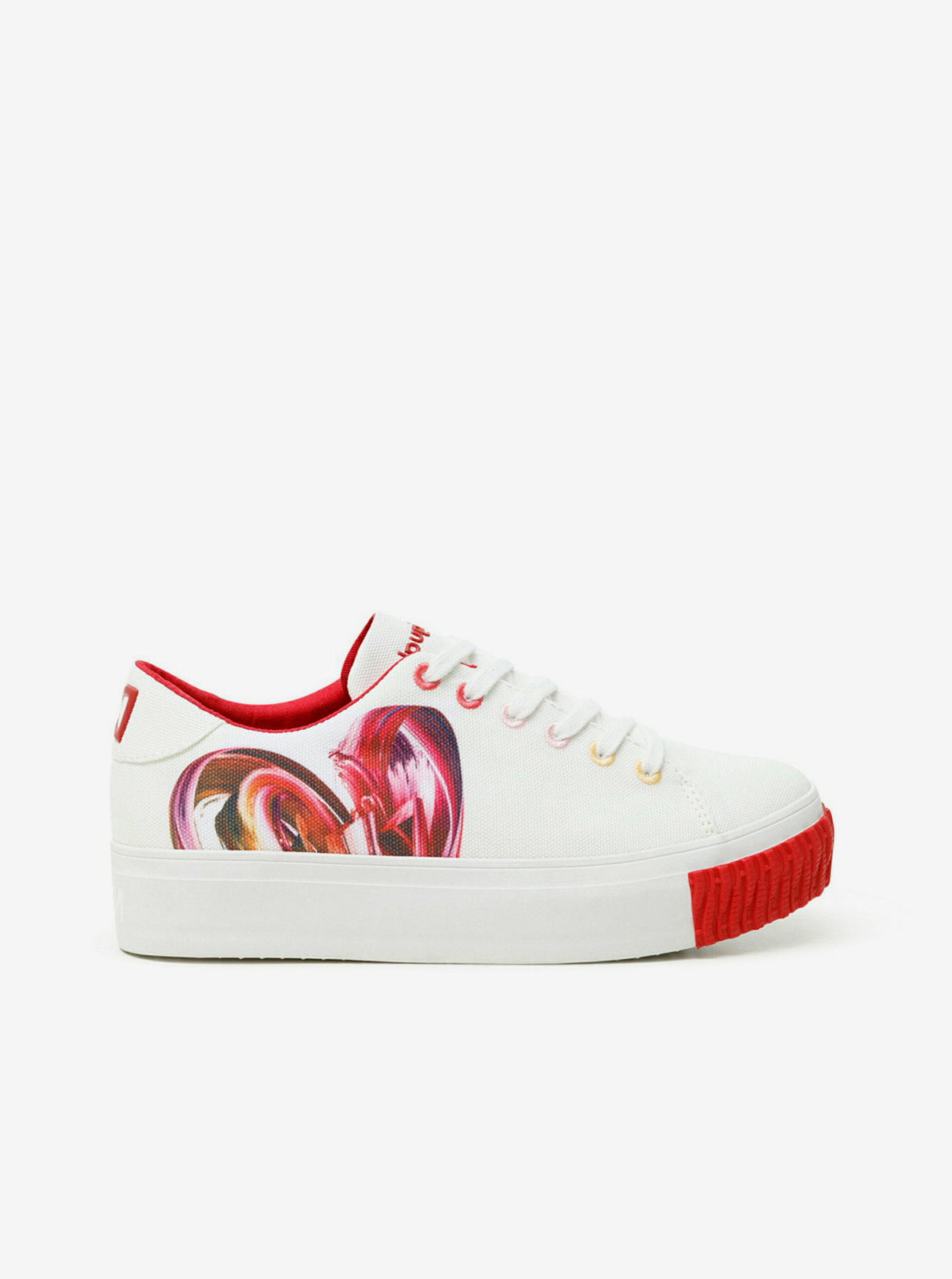 Cliomakeup-look-con-skeakers-inverno-2023-desigual