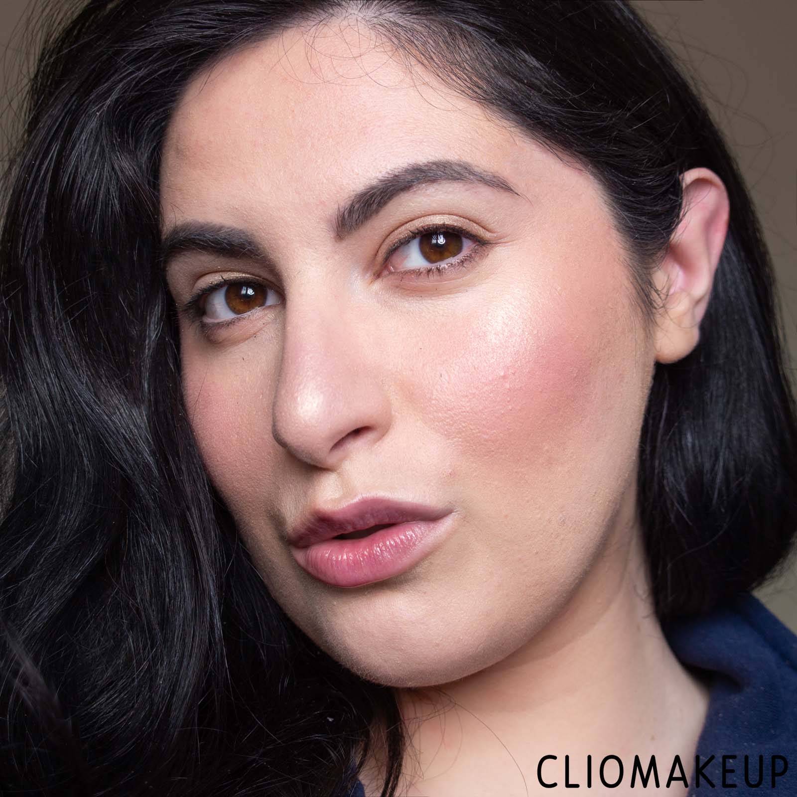 cliomakeup-recensione-fondotinta-mac-strobe-dewy-skin-tint-15