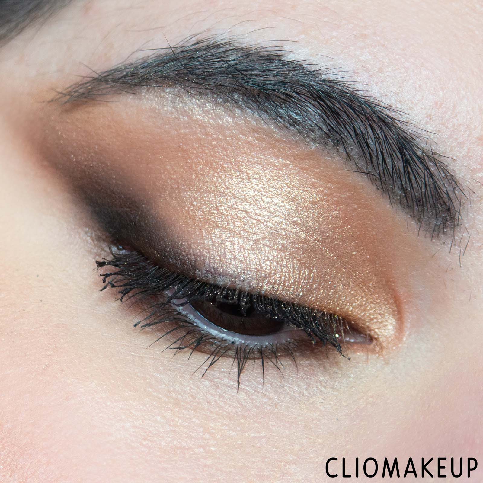 Natasha Denona Biba Palette, fotografia realizzata con luce naturale. Natasha Denona Biba Palette, fotografia realizzata con luce artificiale.