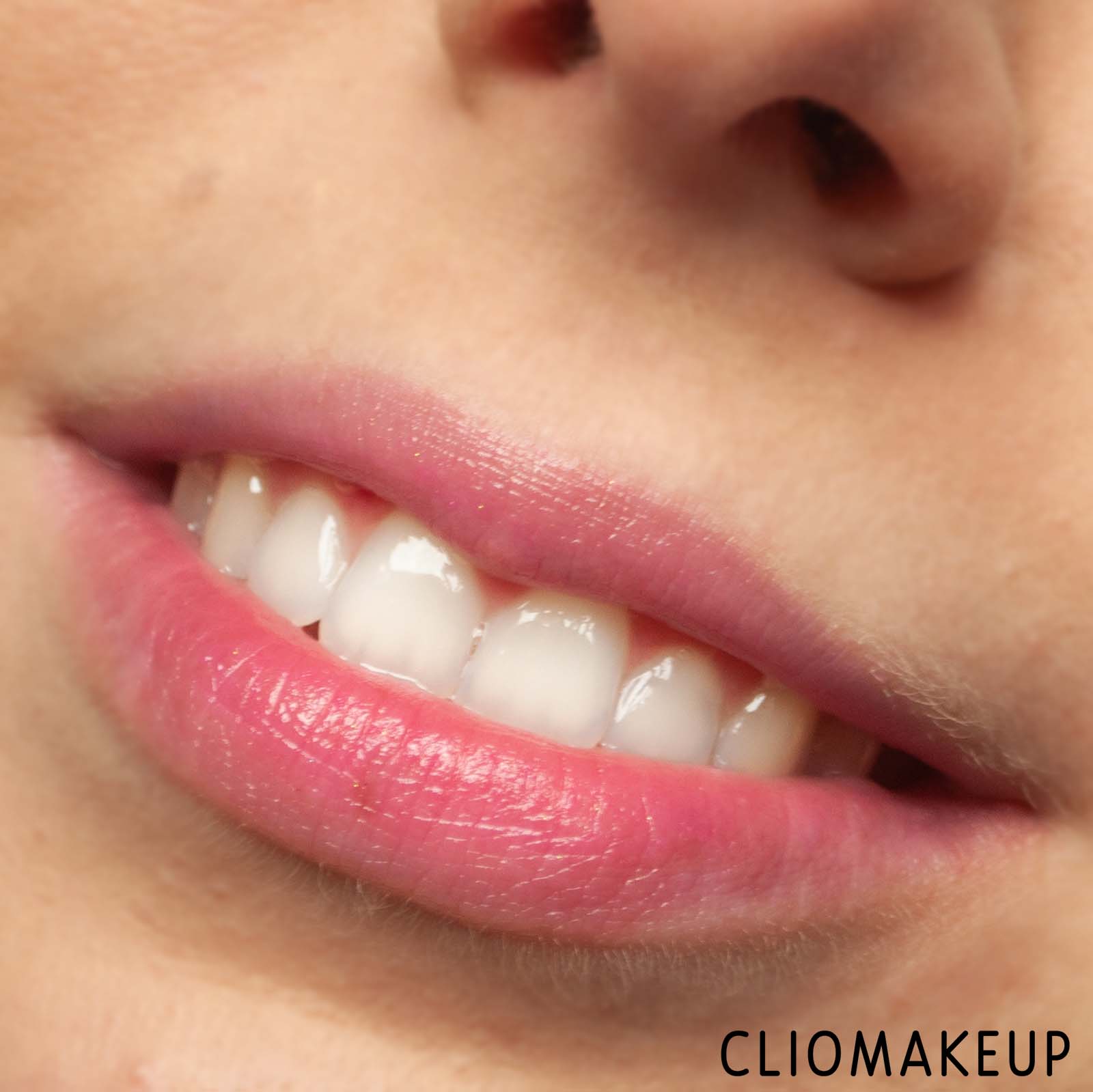 cliomakeup-recensione-rossetto-essence-positive-vibes-only-colour-changing-lip-glow-10