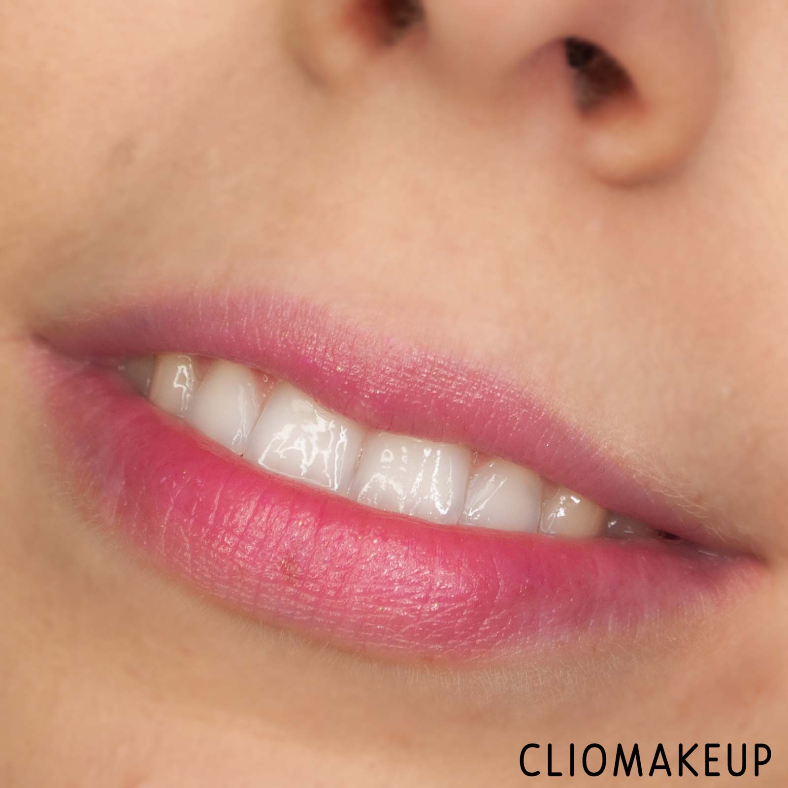 cliomakeup-recensione-rossetto-essence-positive-vibes-only-colour-changing-lip-glow-11