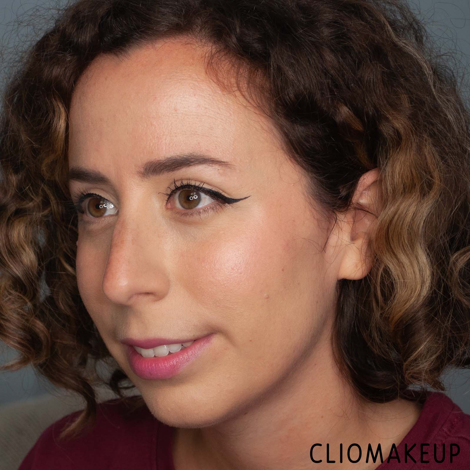 cliomakeup-recensione-rossetto-essence-positive-vibes-only-colour-changing-lip-glow-13