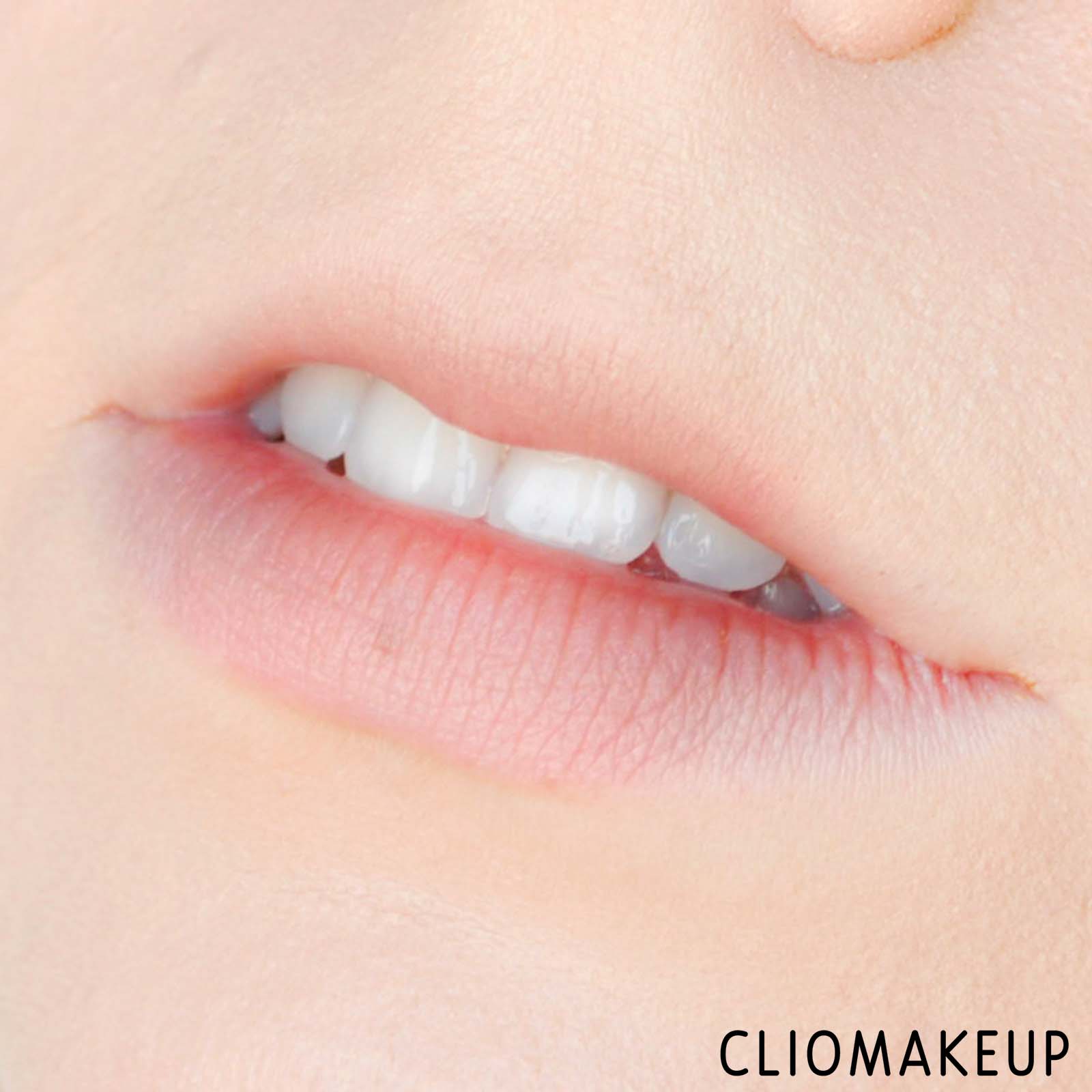 cliomakeup-recensione-rossetto-essence-positive-vibes-only-colour-changing-lip-glow-8