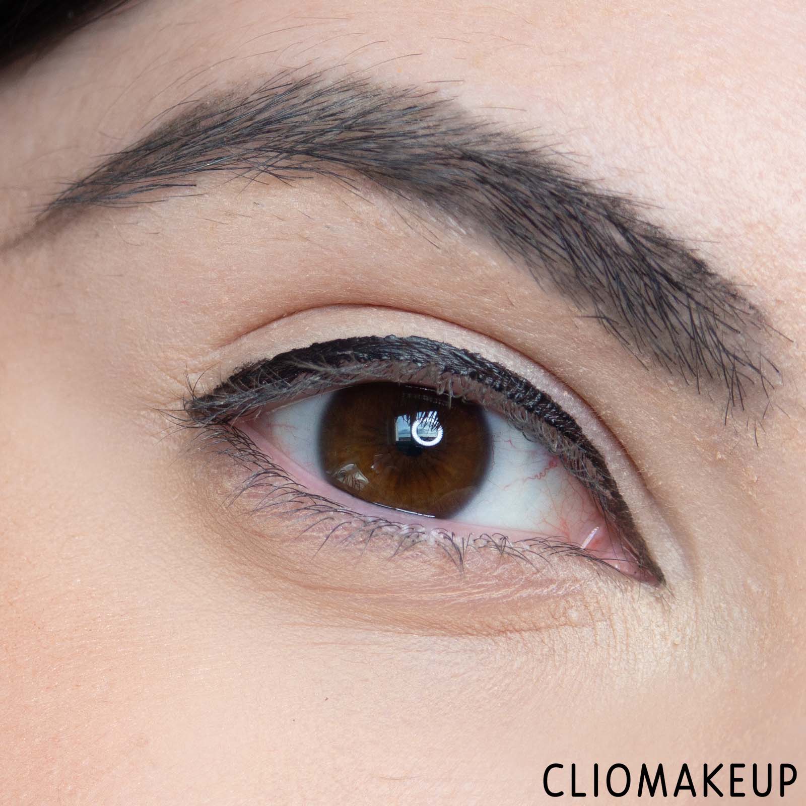 cliomakeup-recensione-eyeliner-revolution-liner-pow-longwear-liquid-eyeliner-9