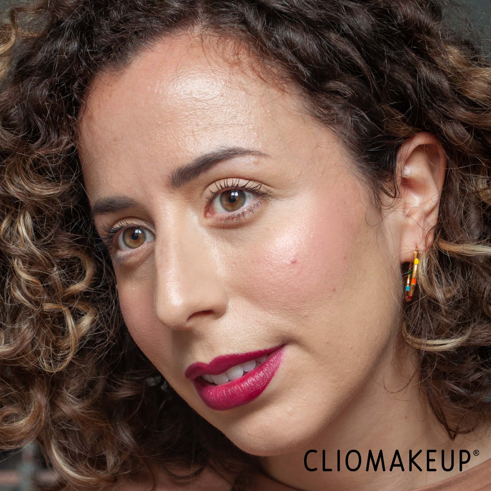 cliomakeup-recensione-palette-viso-haus-laboratories-head-rush-blush-e-highlighter-duo-12