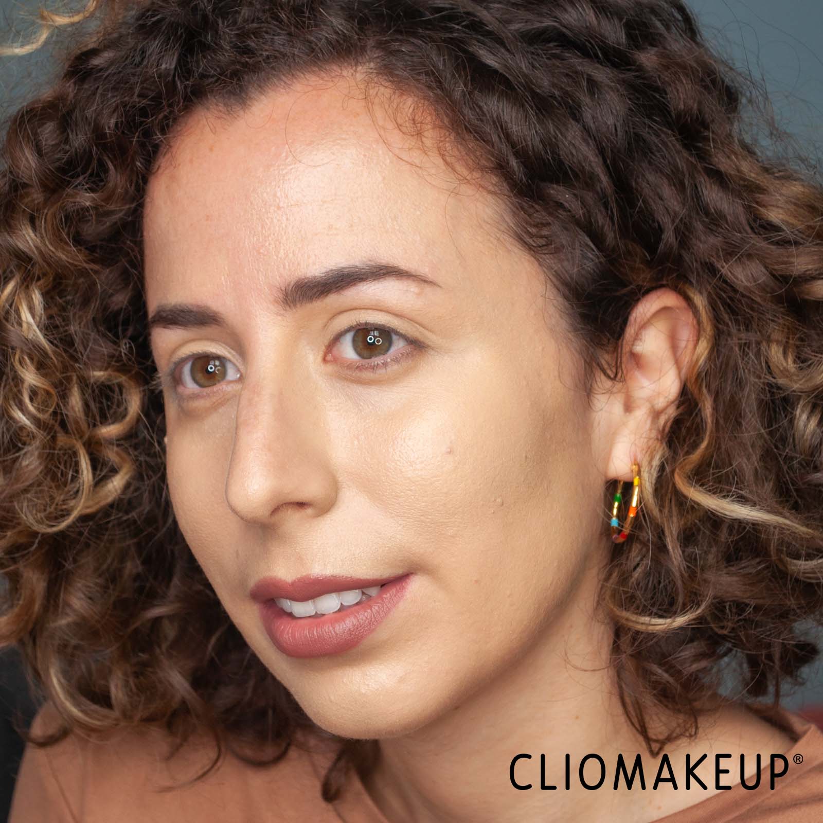cliomakeup-recensione-palette-viso-haus-laboratories-head-rush-blush-e-highlighter-duo-9