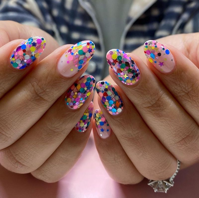 cliomakeup-unghie-glitter-primavera-2023-7