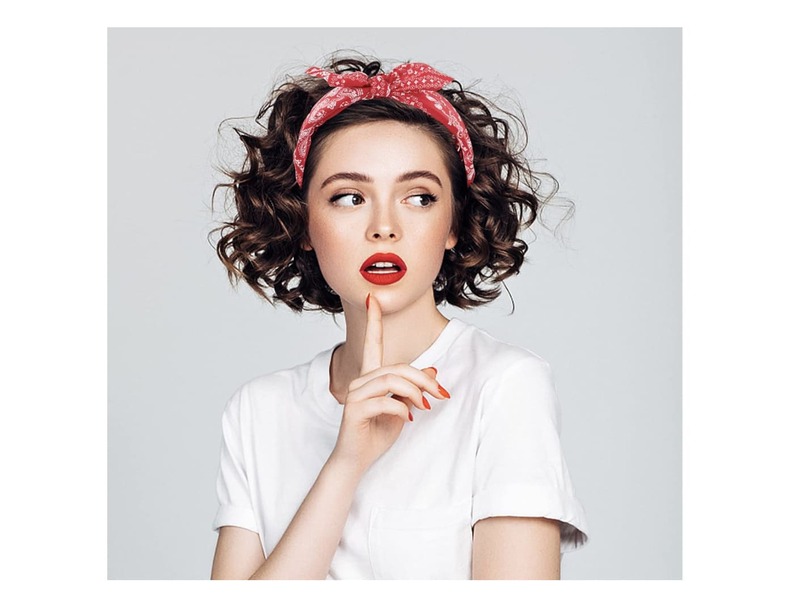 acconciature-capelli-corti-cortissimi-cerchietti-rockabilly