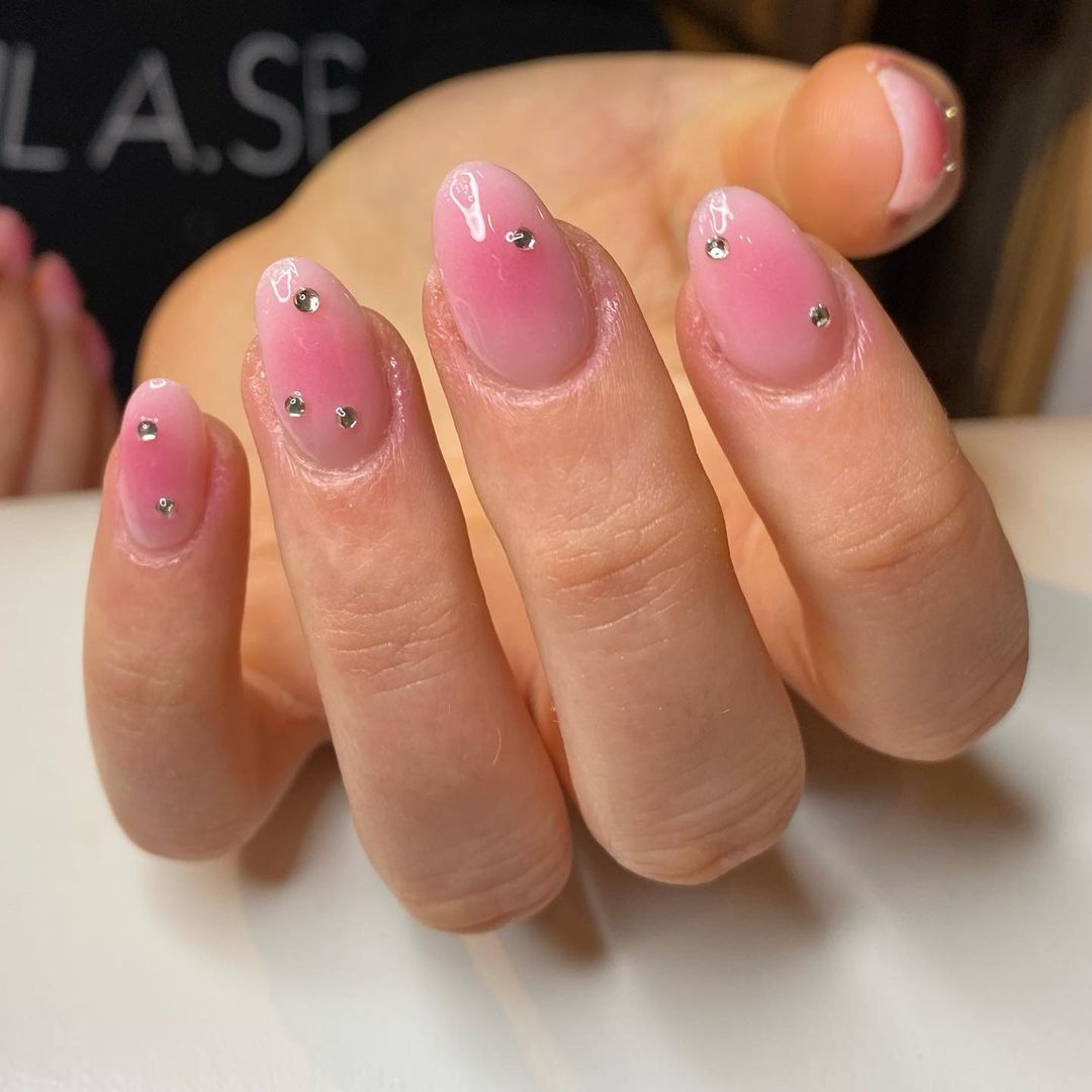 cliomakeup-blush-nails-2023-teamclio-5