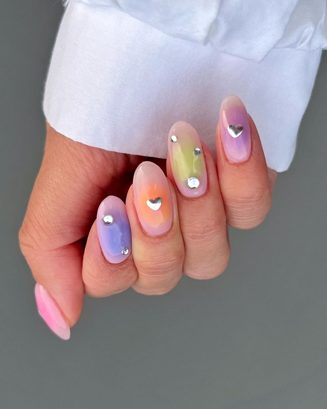 cliomakeup-blush-nails-2023-teamclio-7