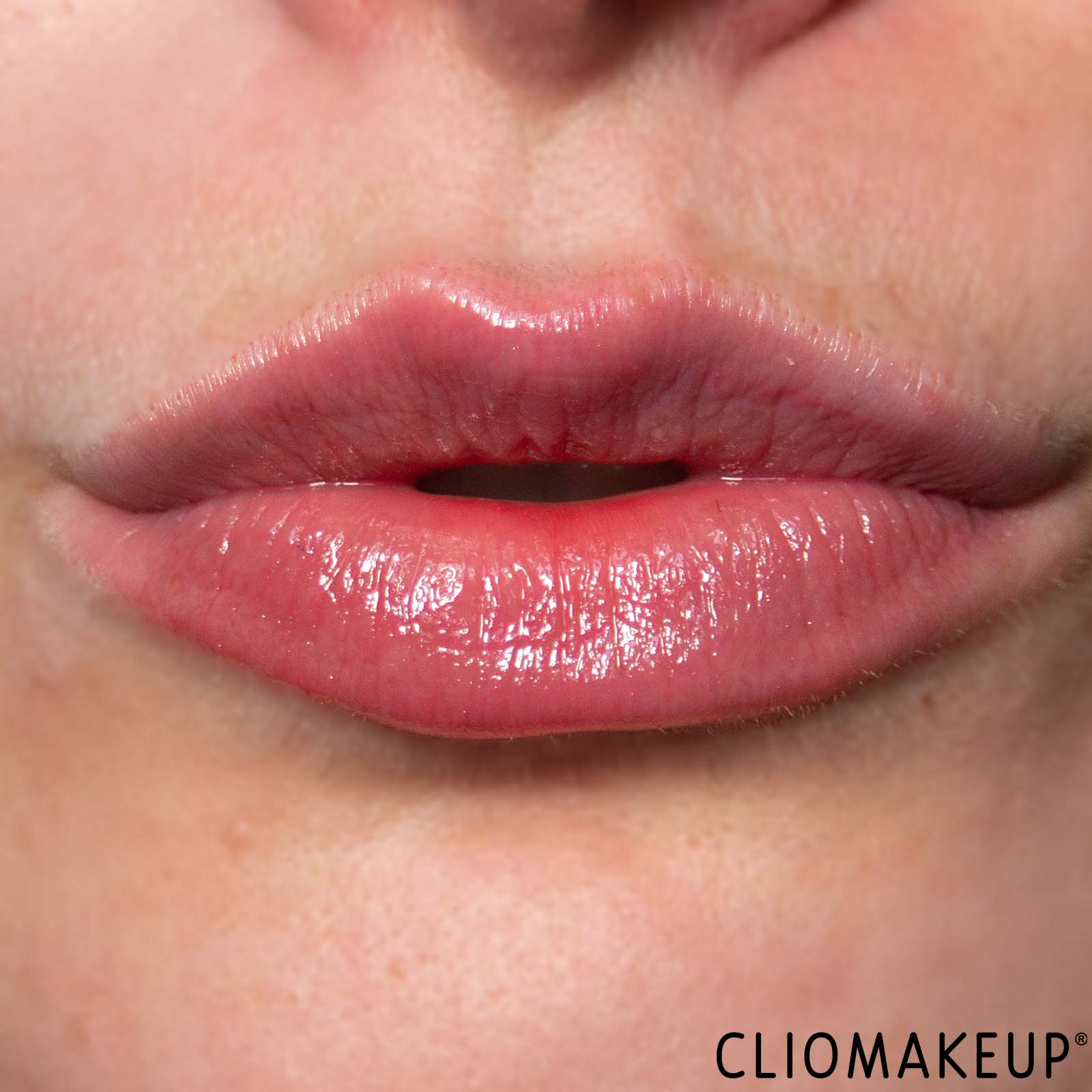 cliomakeup-recensione-balsamo-labbra-lanolips-glossy-balms-cherry-11