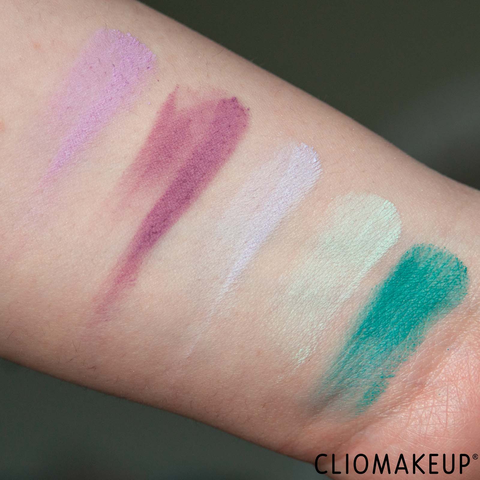 cliomakeup-recensione-palette-essence-ready-for-a-ride-eyeshadow-palette-7